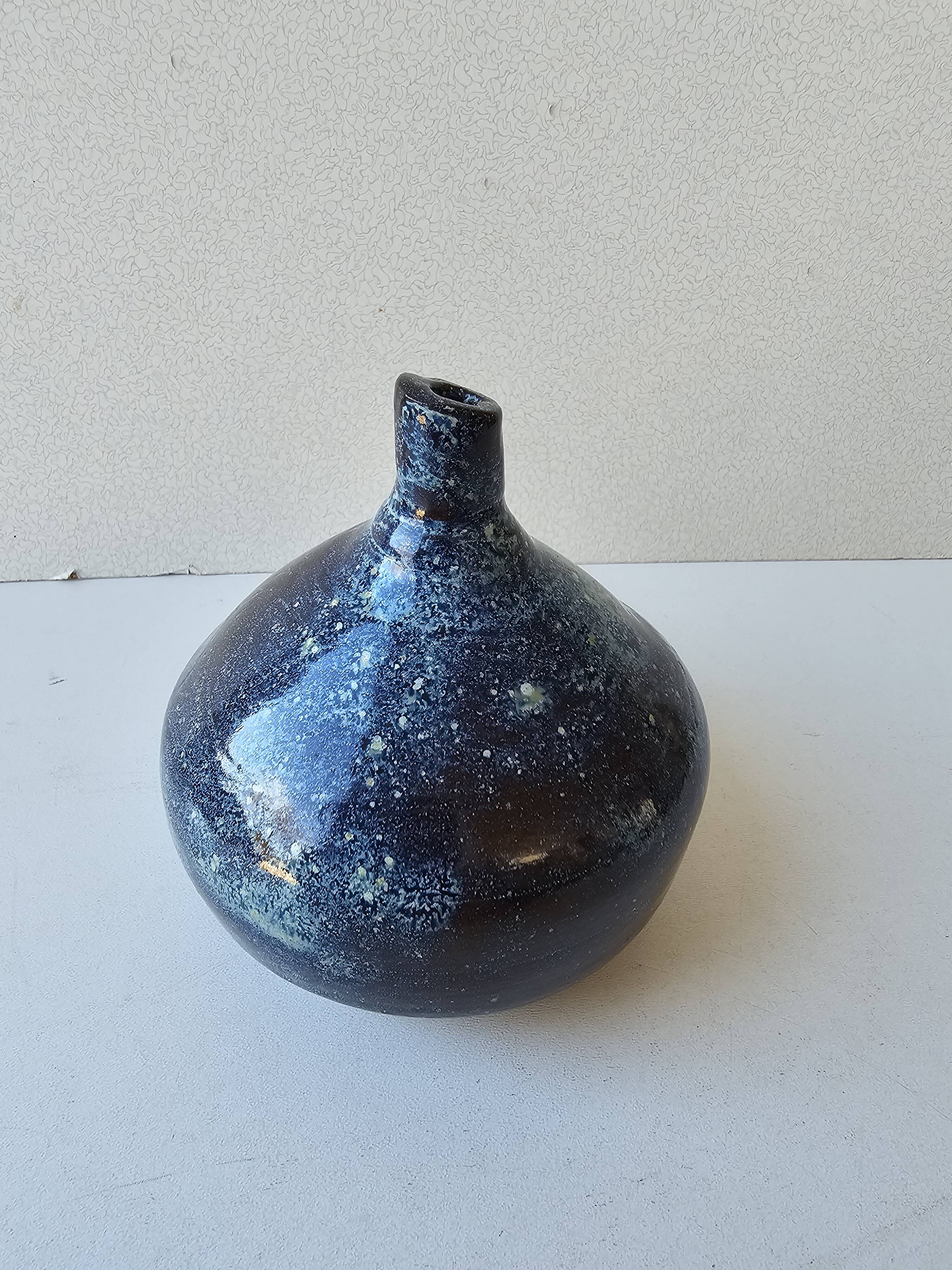 Small blue soliflore vase in glazed ceramic signed X (to be identified)