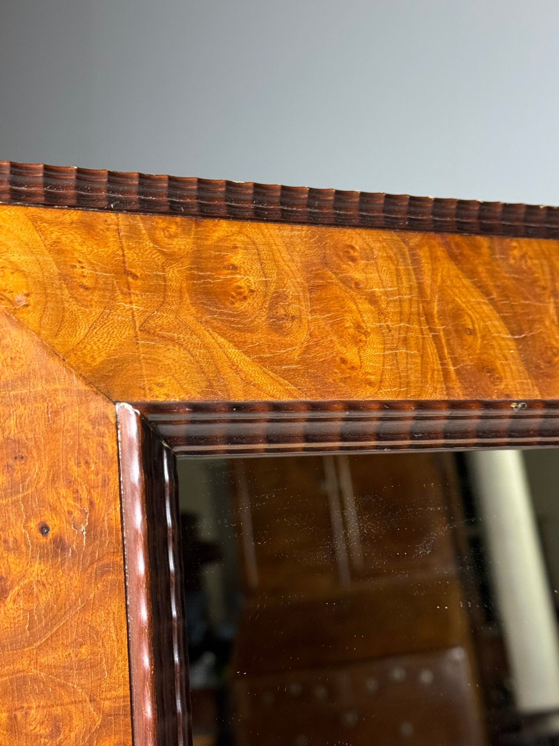 Vintage mirror with ribbed frame