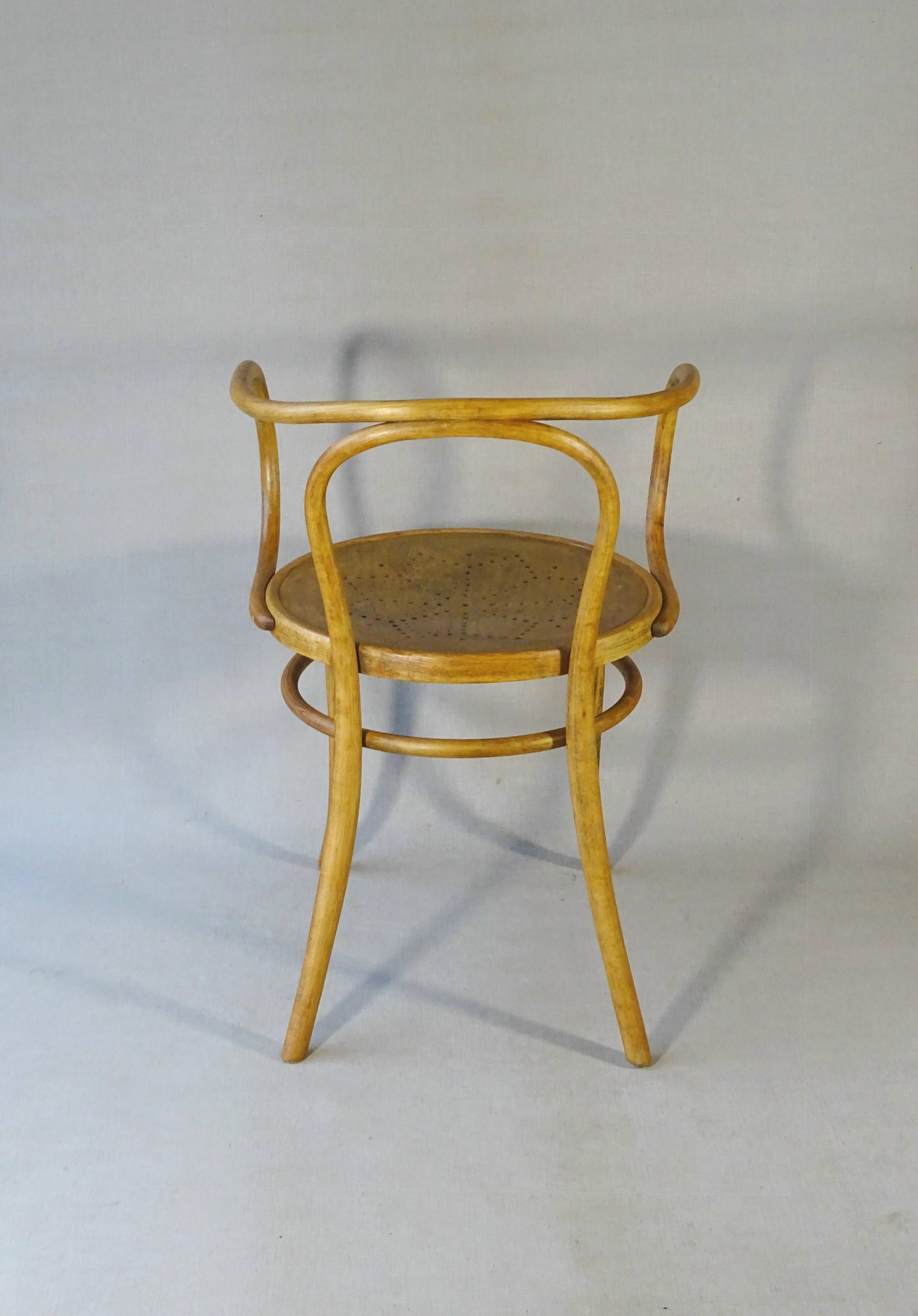 Fauteuil Thonet "Le Corbusier", vers 1905 assise bois à étoile