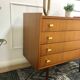 Commode vintage pieds fuseaux
