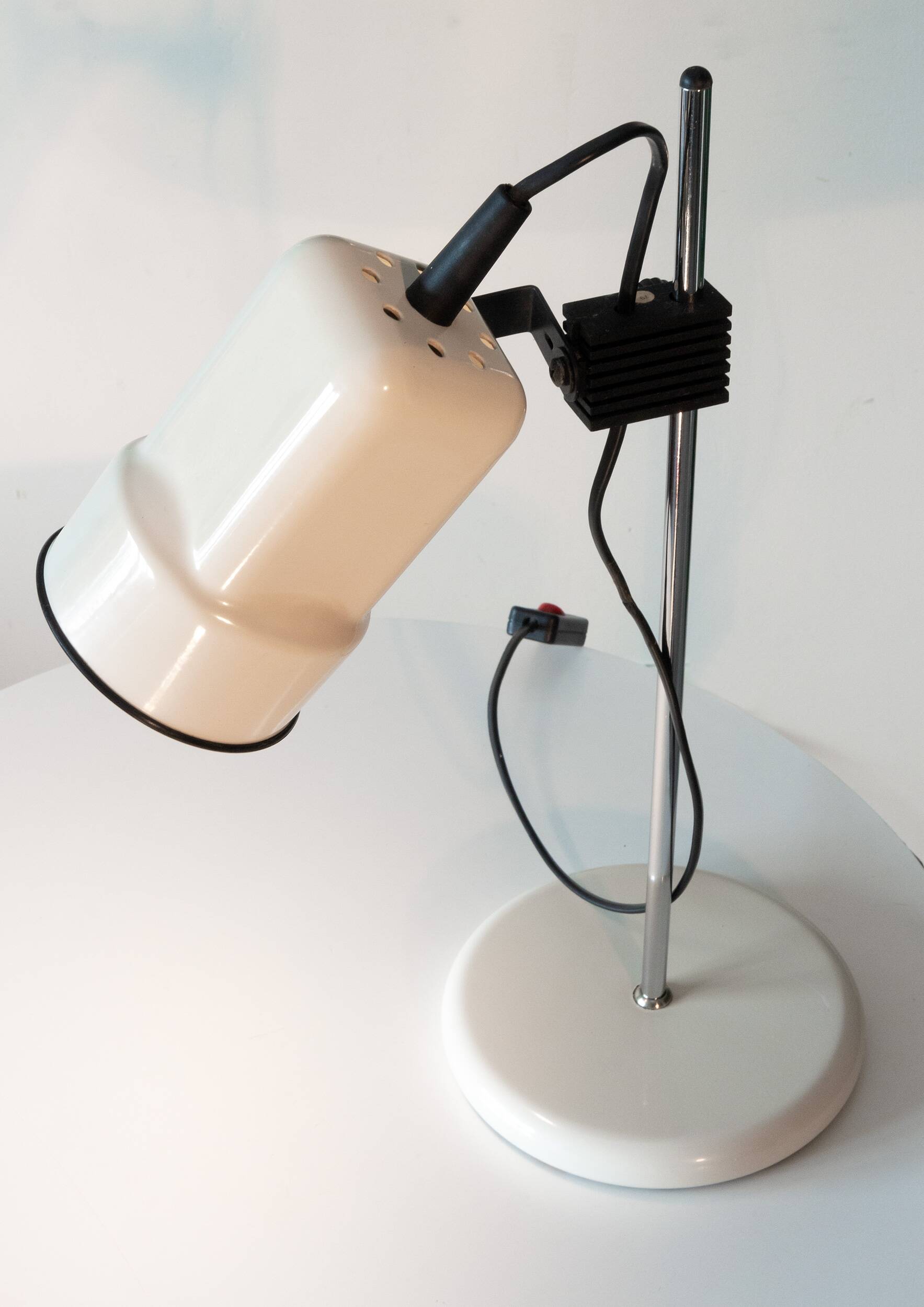 Desk lamp from the 70s and 80s, chrome and white lacquered metal