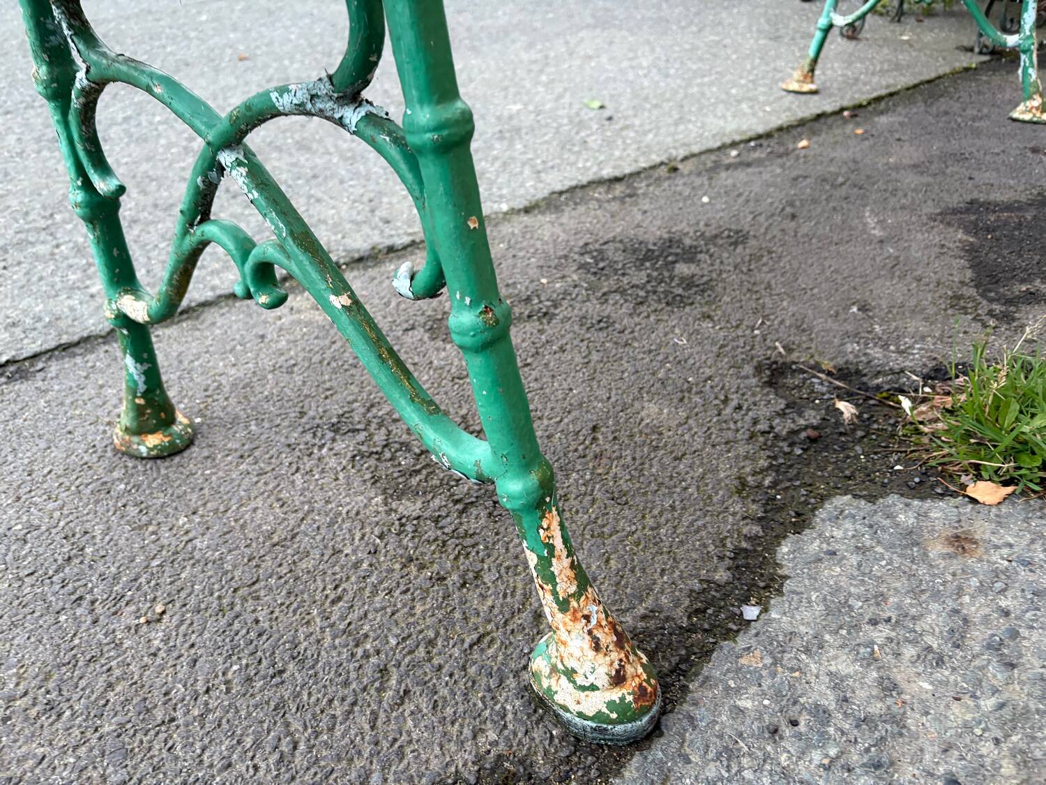 Old wooden and cast iron garden bench 2 m long – original patina