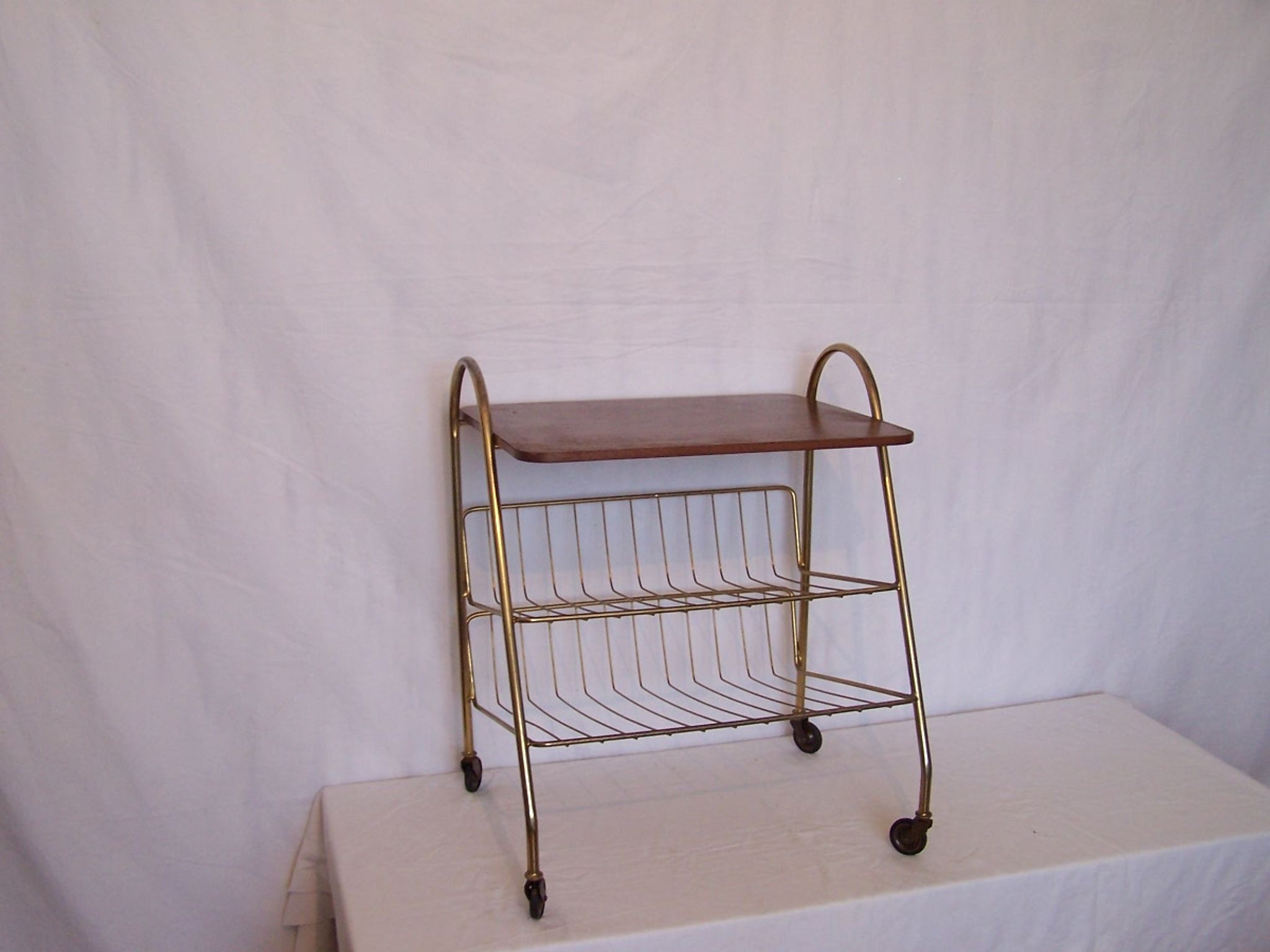 Occasional door-vinyls and magazine rack in the 1950s furniture