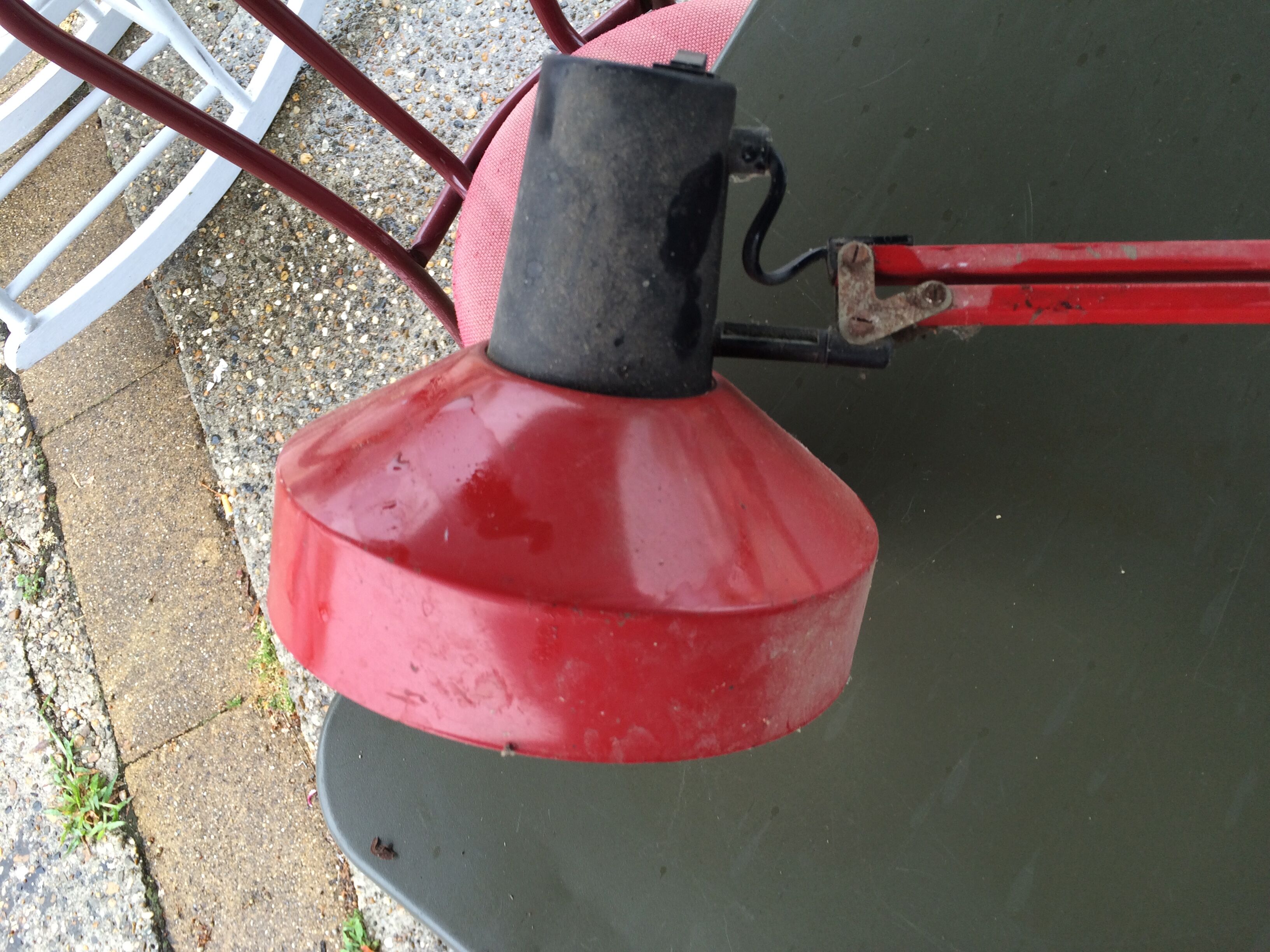 Articulated desk lamp