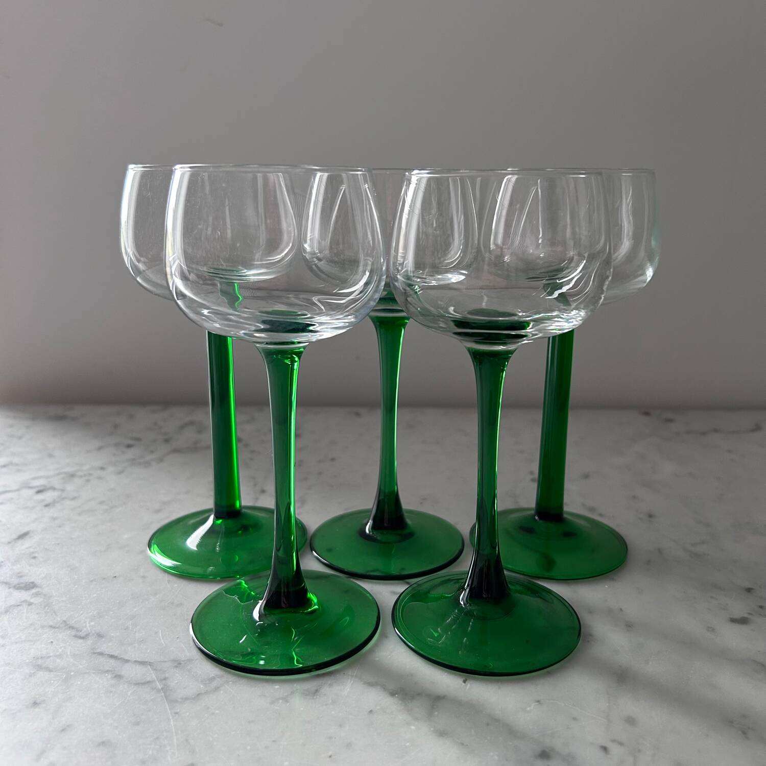 Set of 5 white wine glasses