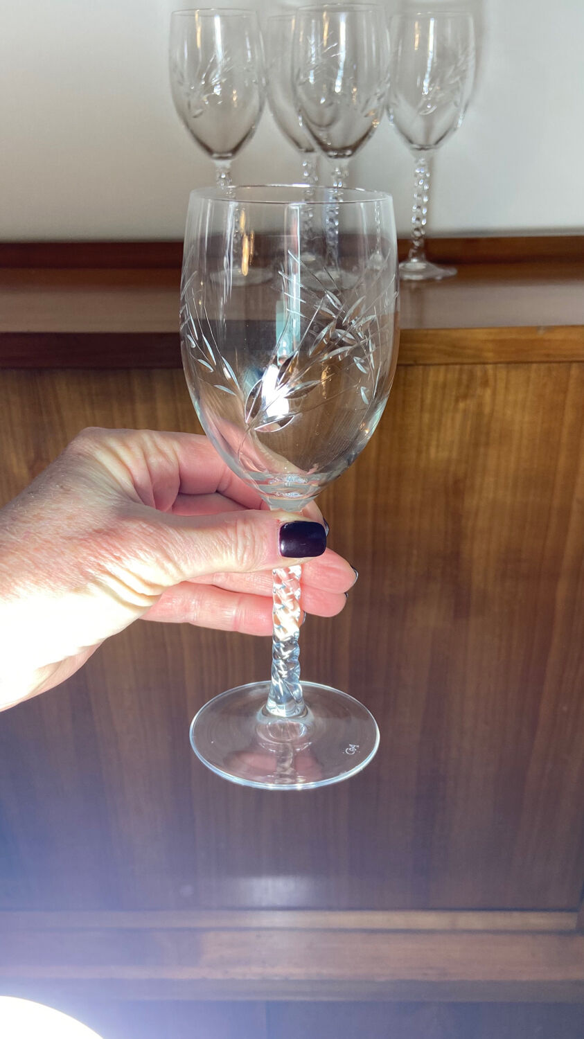 PRODUCT BHV - Set of 5 wine glasses in cut crystal 1970