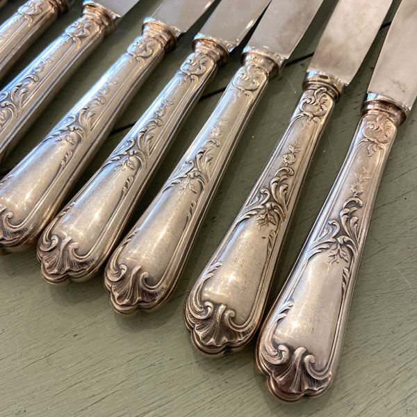 Series of 12 silver metal table knives, Ercuis Goldsmith