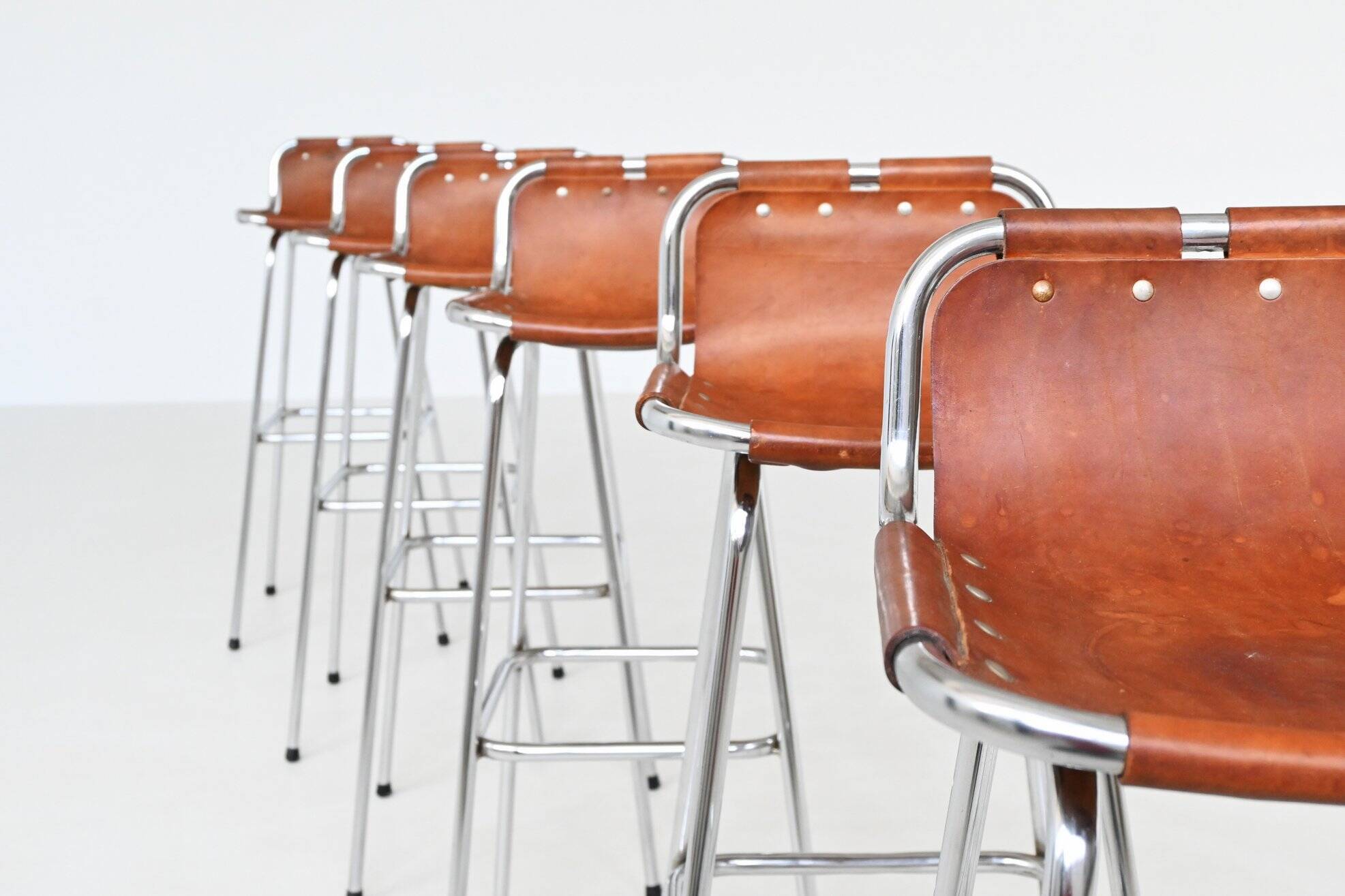 Ensemble de six tabourets de bar Charlotte Perriand, Station de ski des Arcs, France, 1960