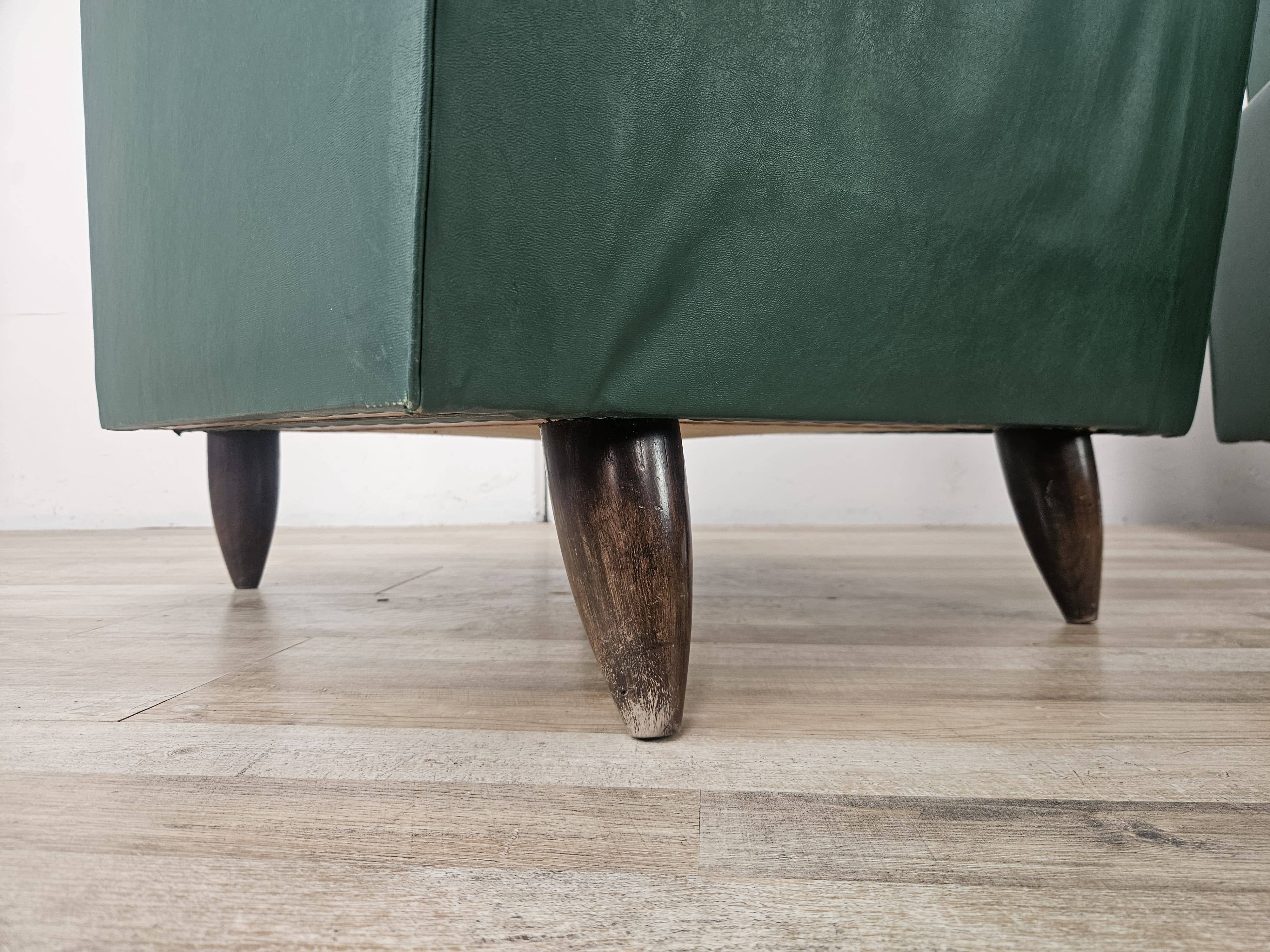 Pair of Art Decò armchairs in walnut and green leather, 1940