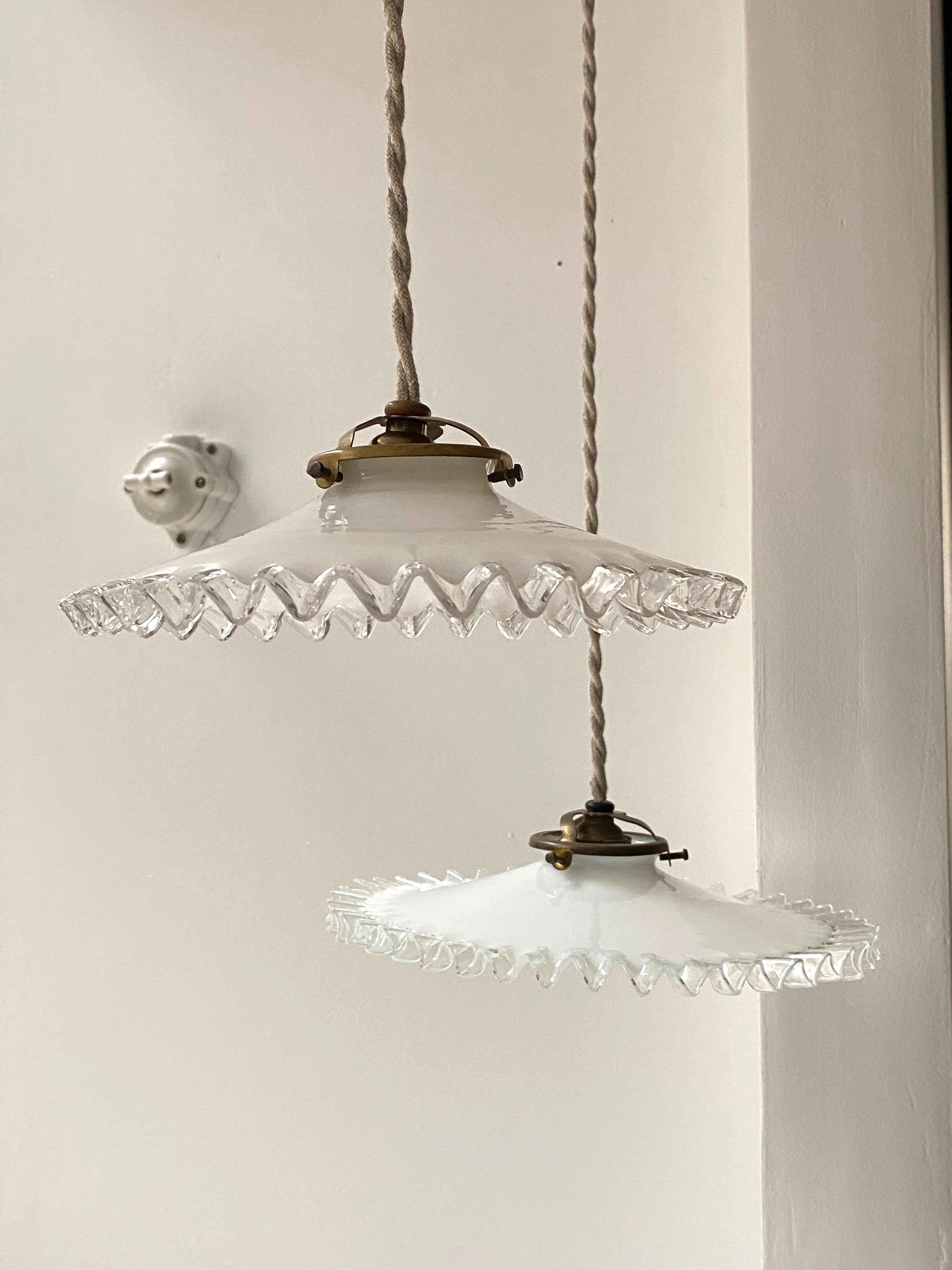 White opaline suspension