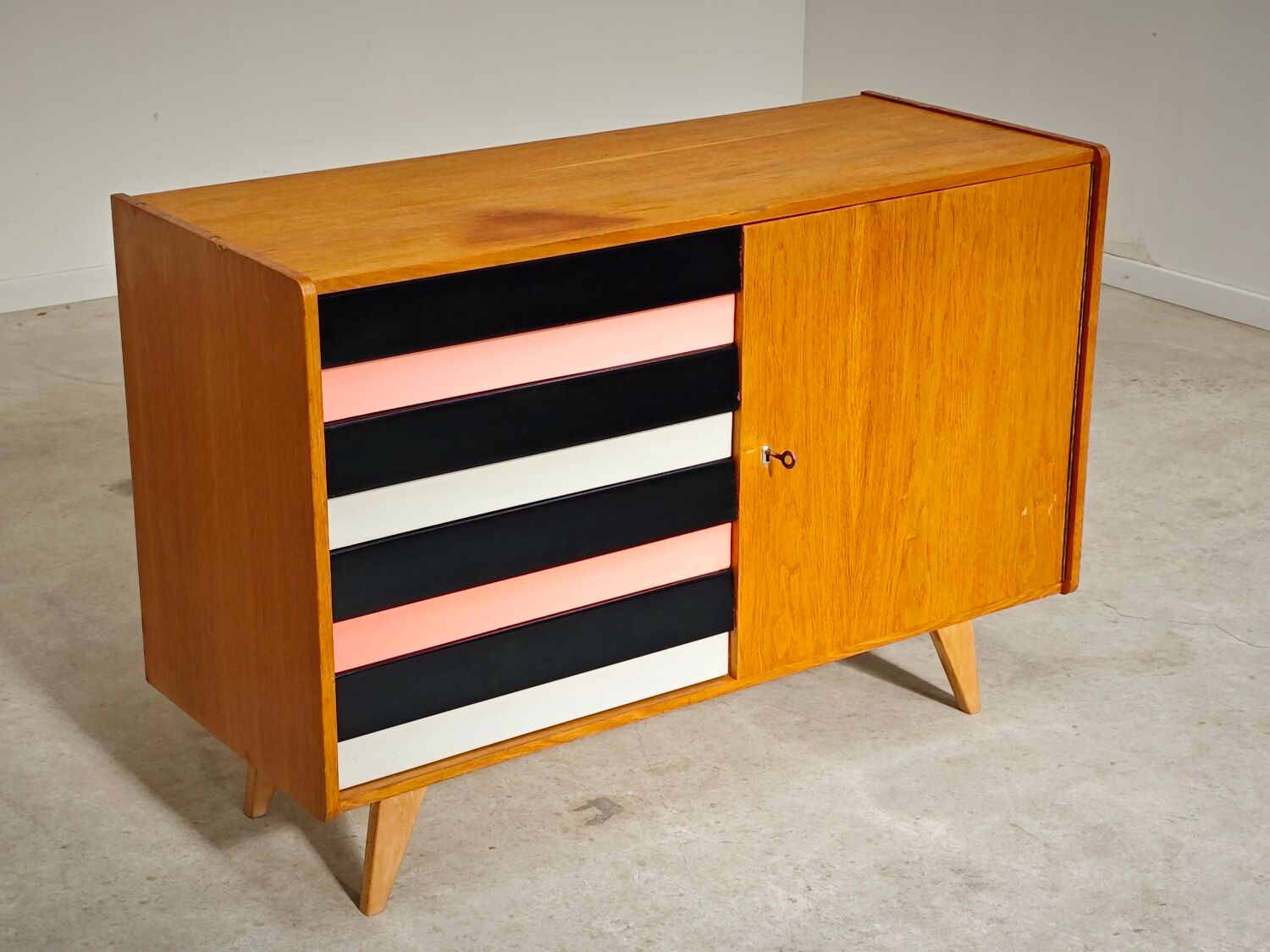 U 458 pink and grey sideboard by Jiri Jiroutek for Interier Praha 1960