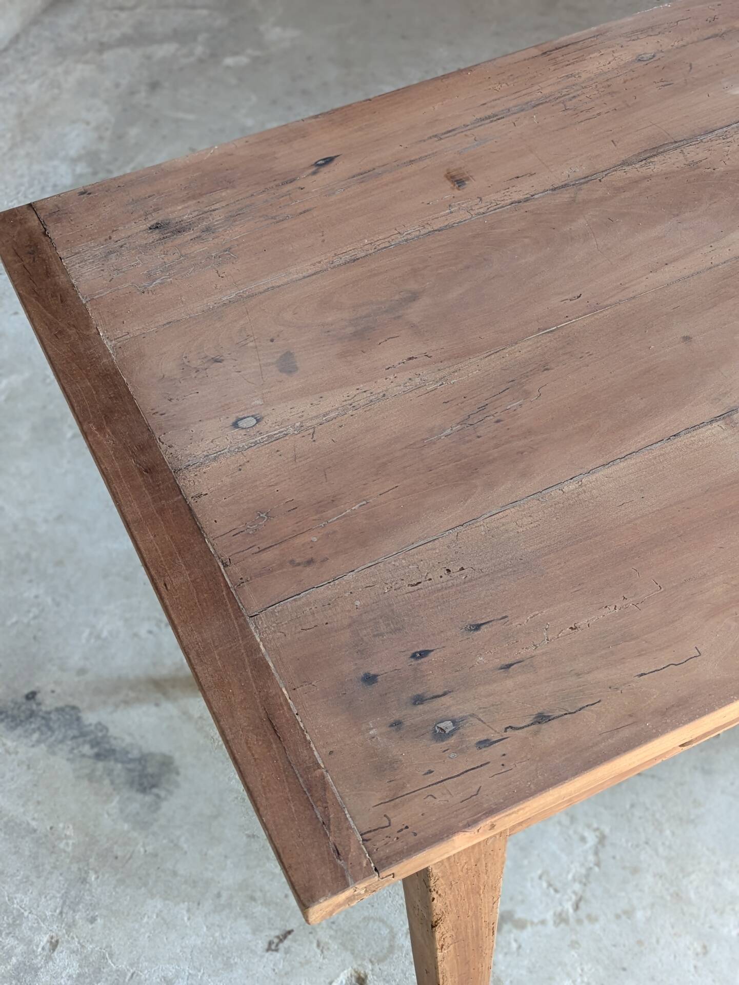 Farm table