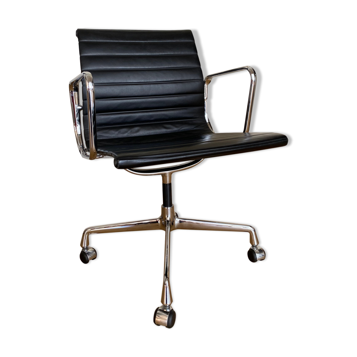 Armchair ea108 by Charles Eames Vitra edition