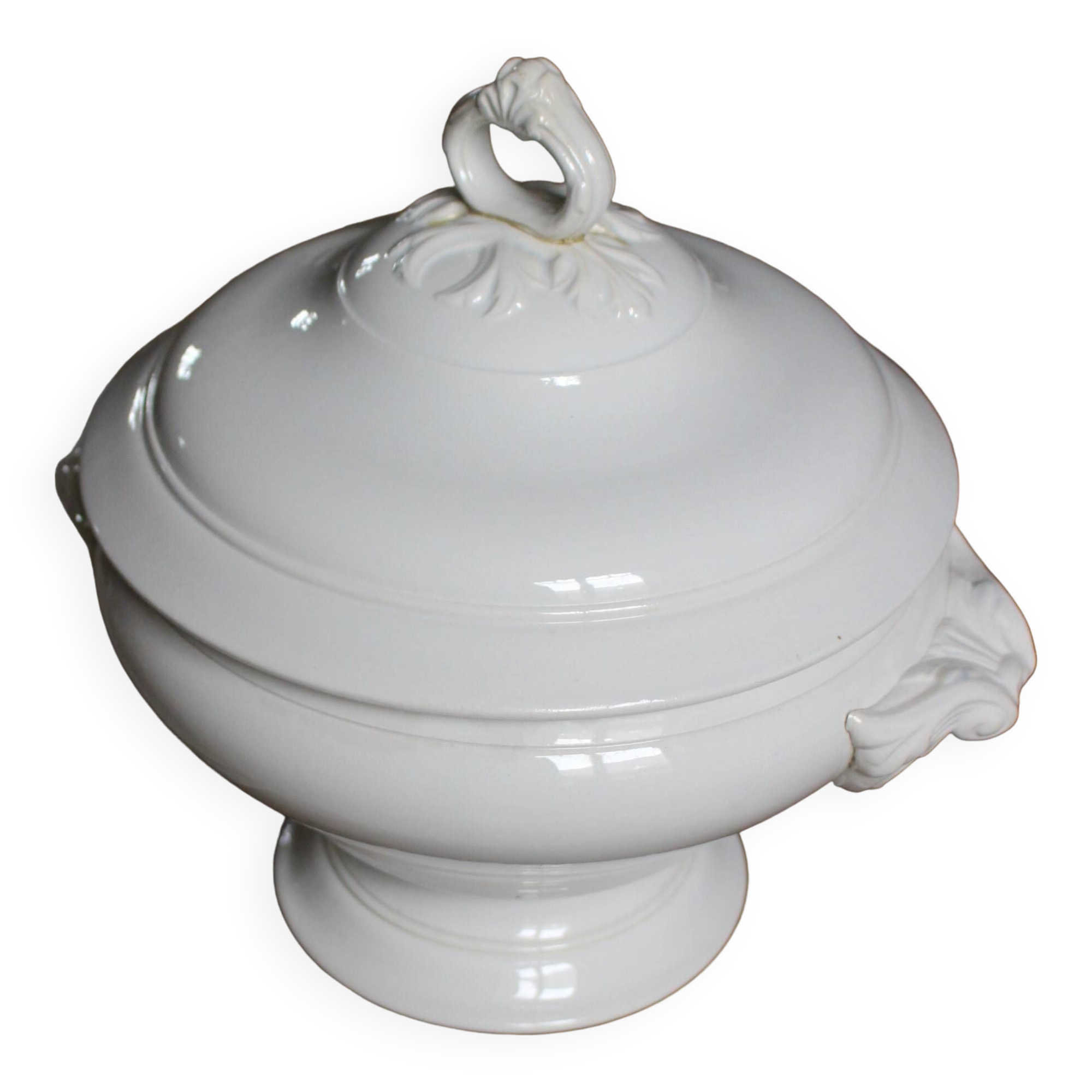 Pexonne FF iron earth white soup tureen