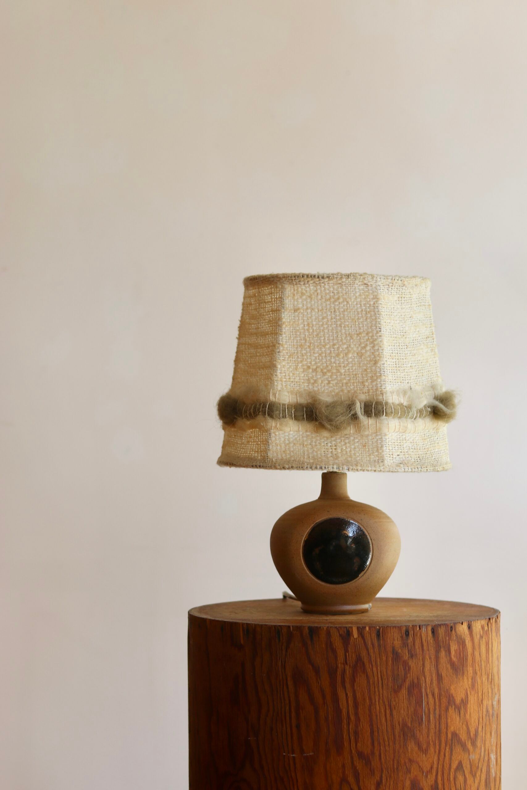 Small 1960s lamp in stoneware with a dark brown enamelled medallion.