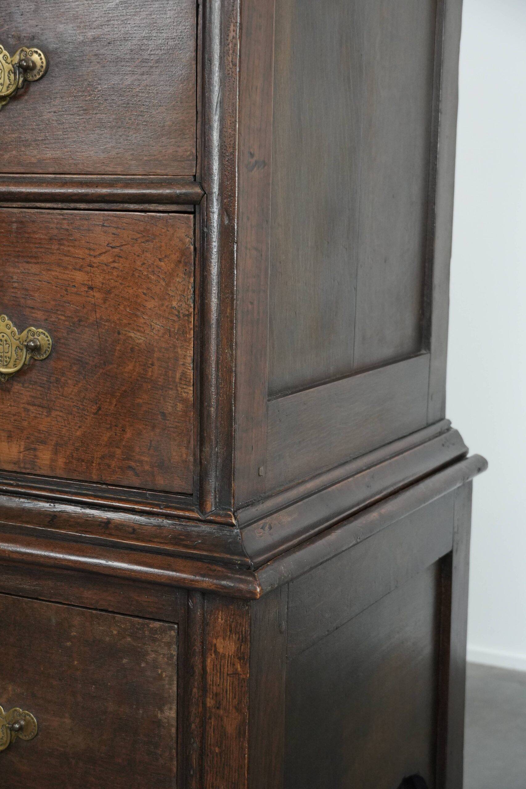 Unique commode anglaise antique du début du XVIIIe siècle