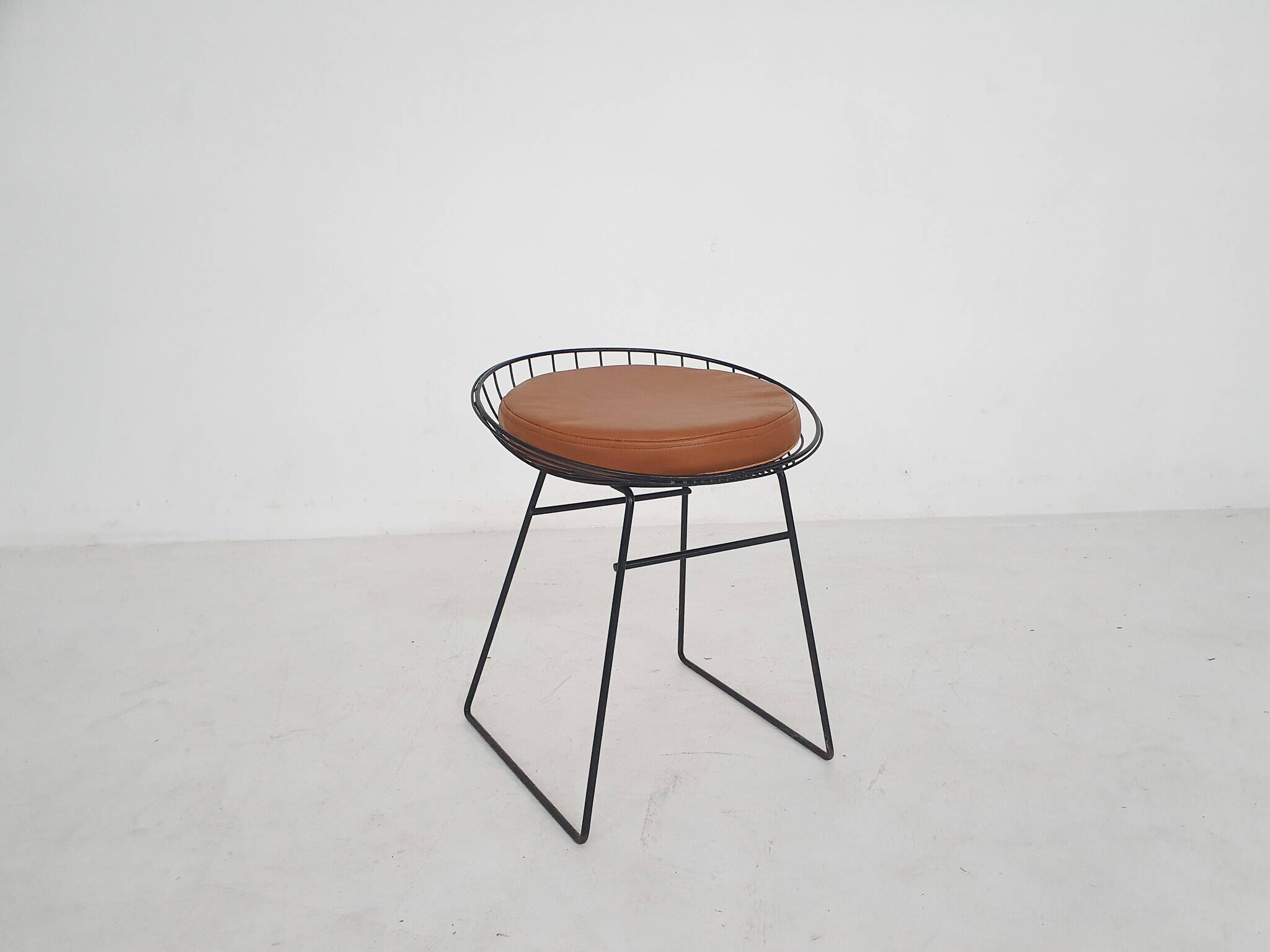 Cees Braakman for Pastoe KM05 metal wire stool, The Netherlands 1958