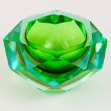 Faceted diamond ashtray in colour from the 1960s by Flavio Poli for Seguso, Murano, Italy.