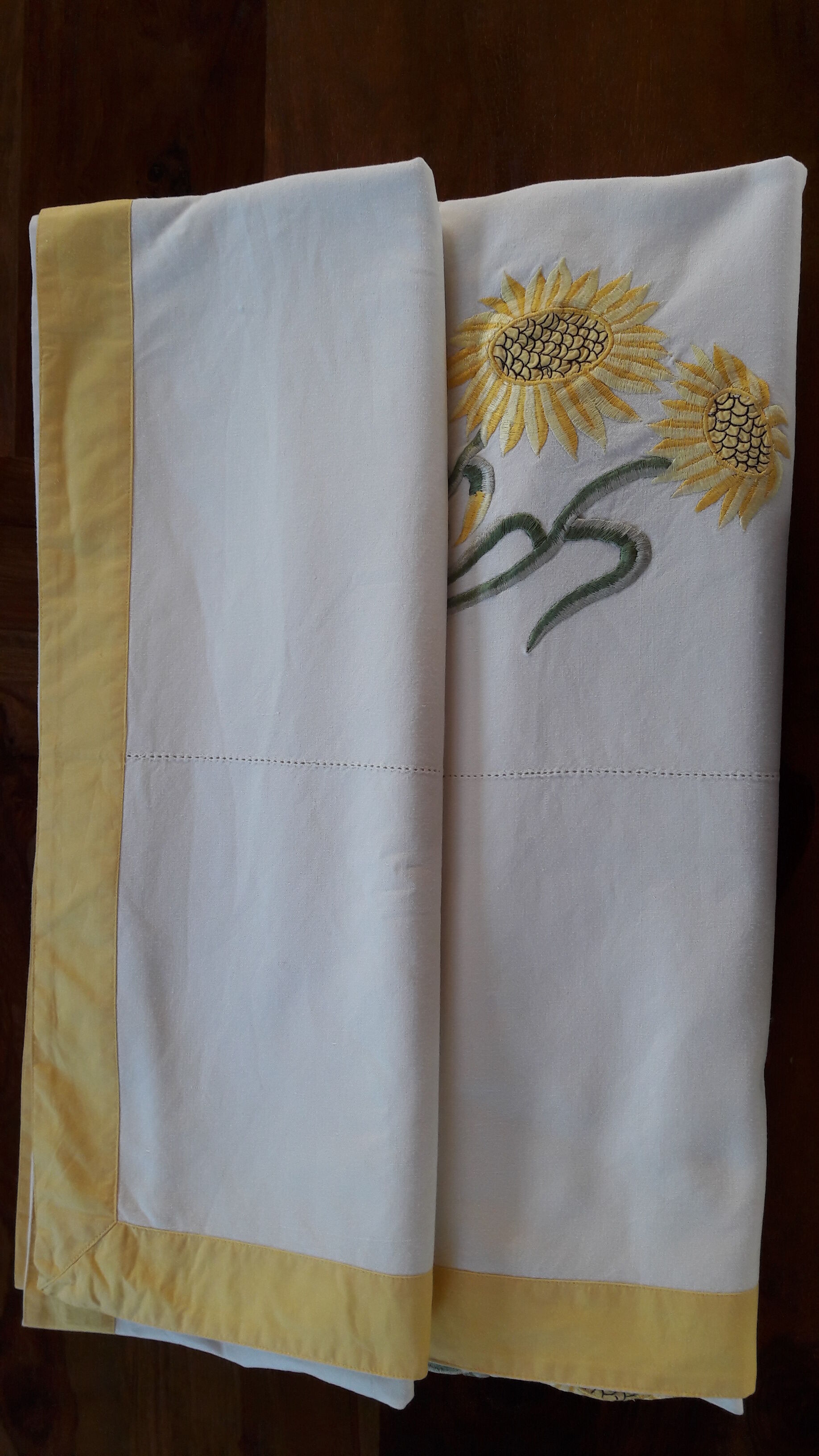 Cotton tablecloth ivory sunflower pattern
