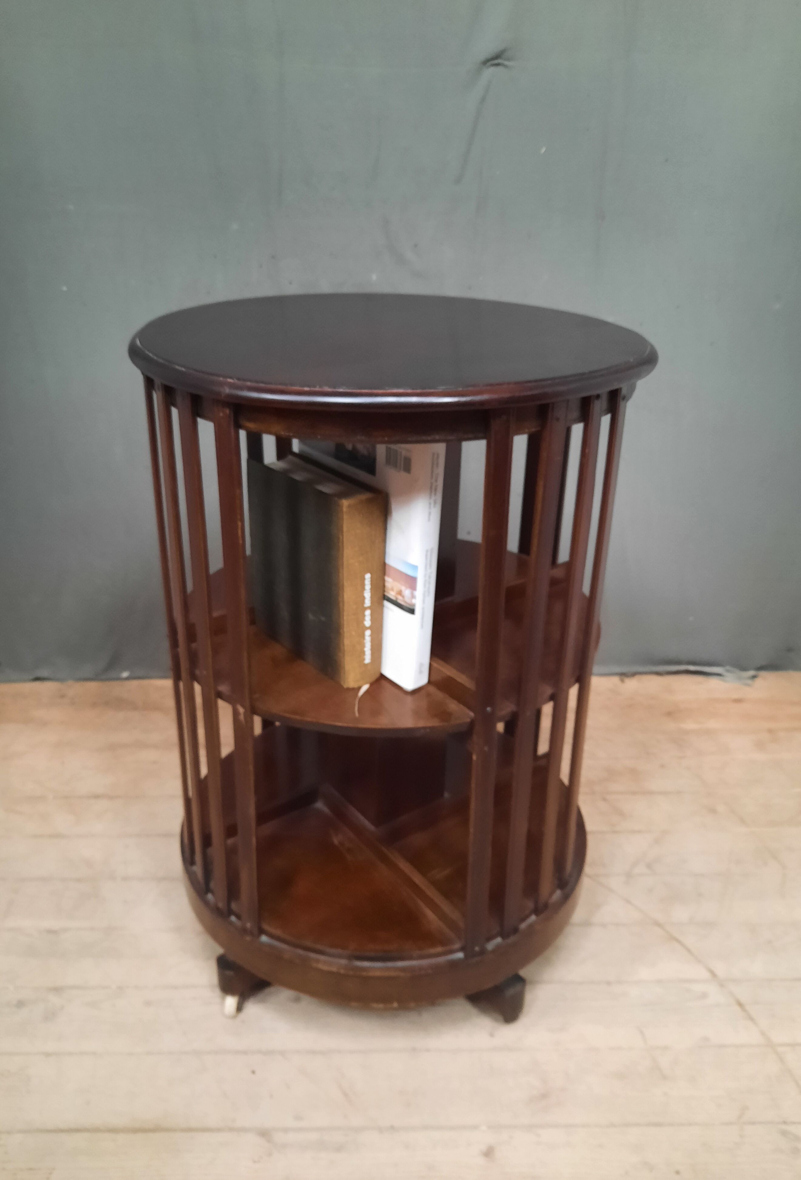 Bibliotheque tournante ronde