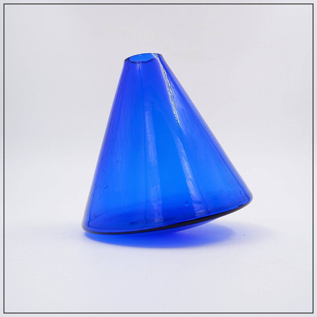 Cobalt blue glass spinning top vase - Salviati Murano