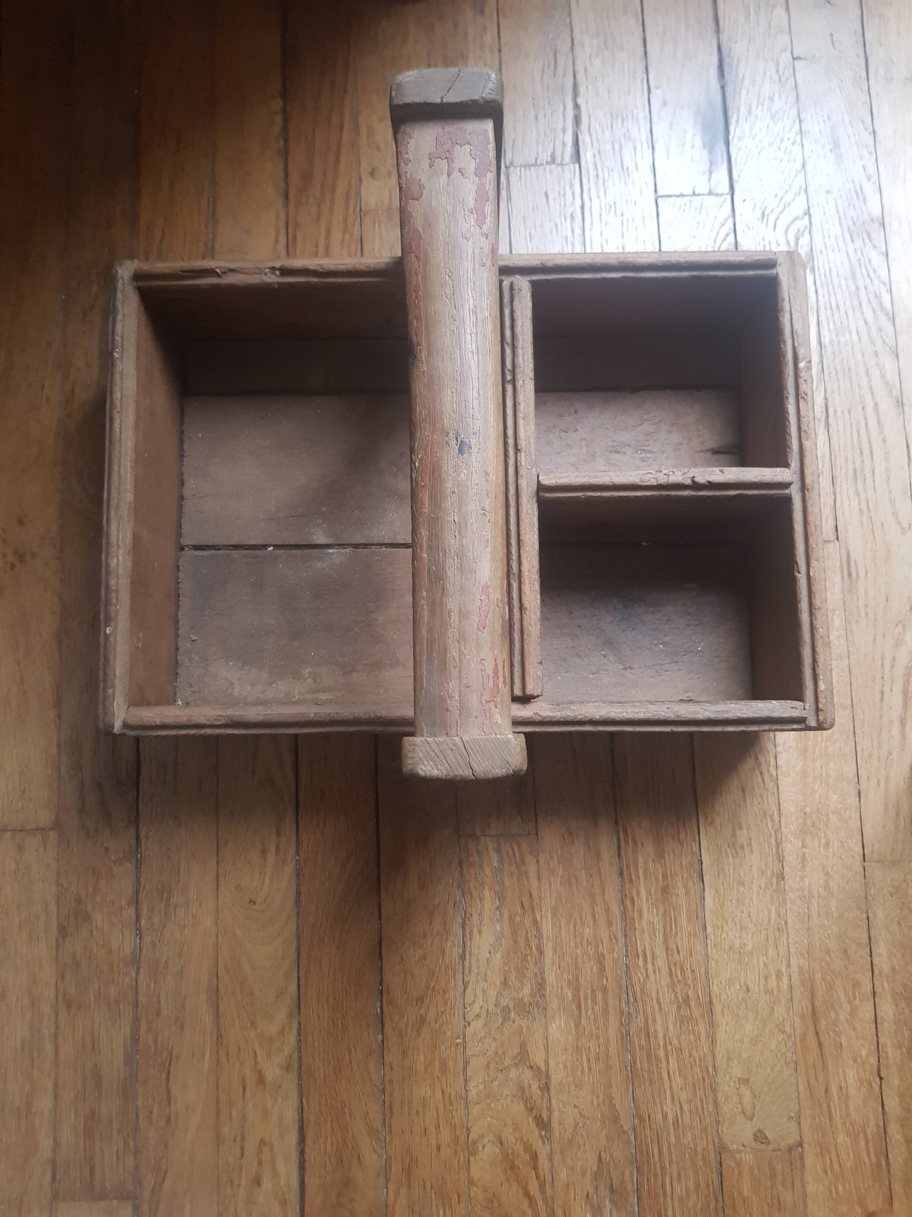 Wooden servant