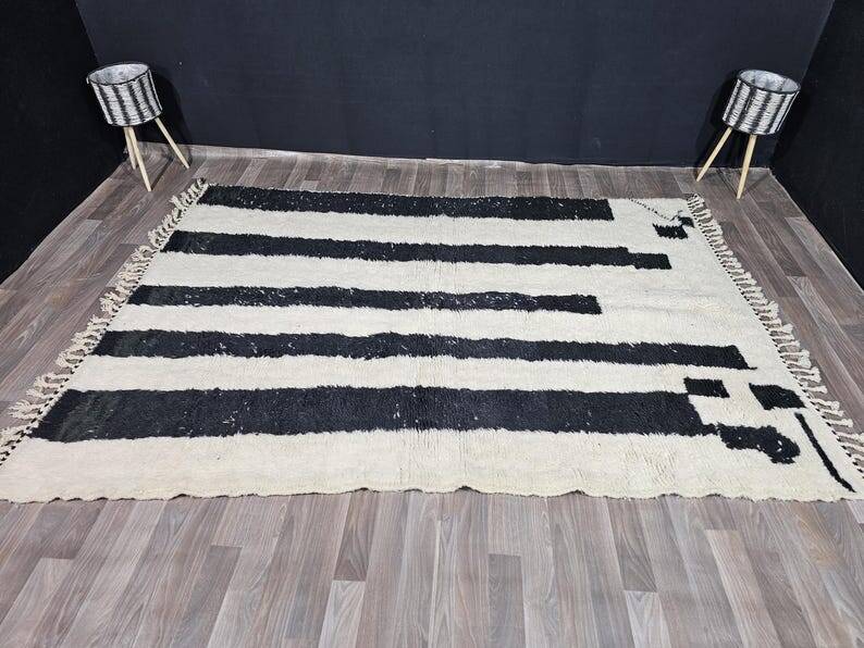 Beni Ouraine handwoven rug, traditional style, size 150x250 cm