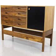 Commode à tiroirs en cerisier du milieu du siècle par Heals
