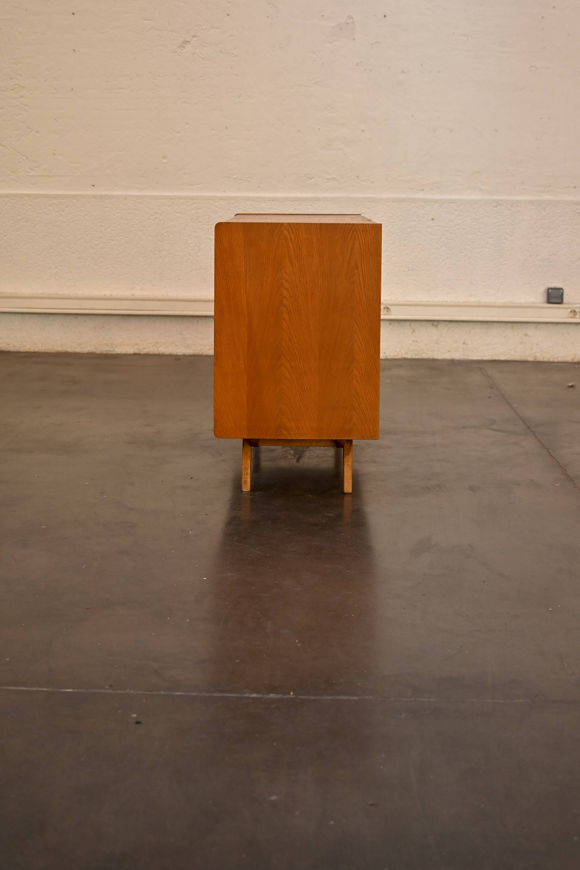 Jiroutek buffet with sliding doors