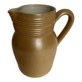 Berry sandstone pitcher