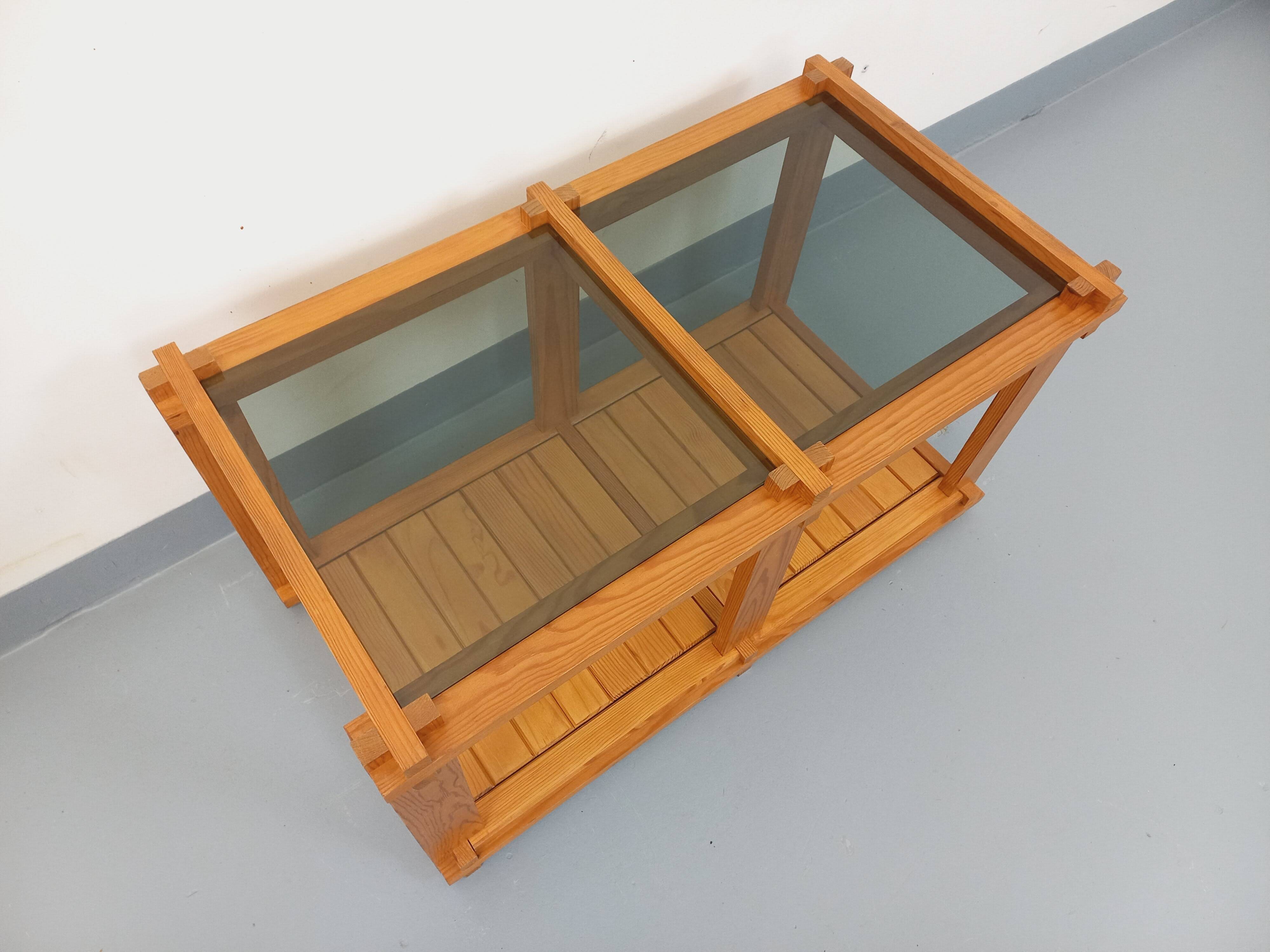 Vintage rectangular coffee table in pine and smoked glass from the 70s and 80s.