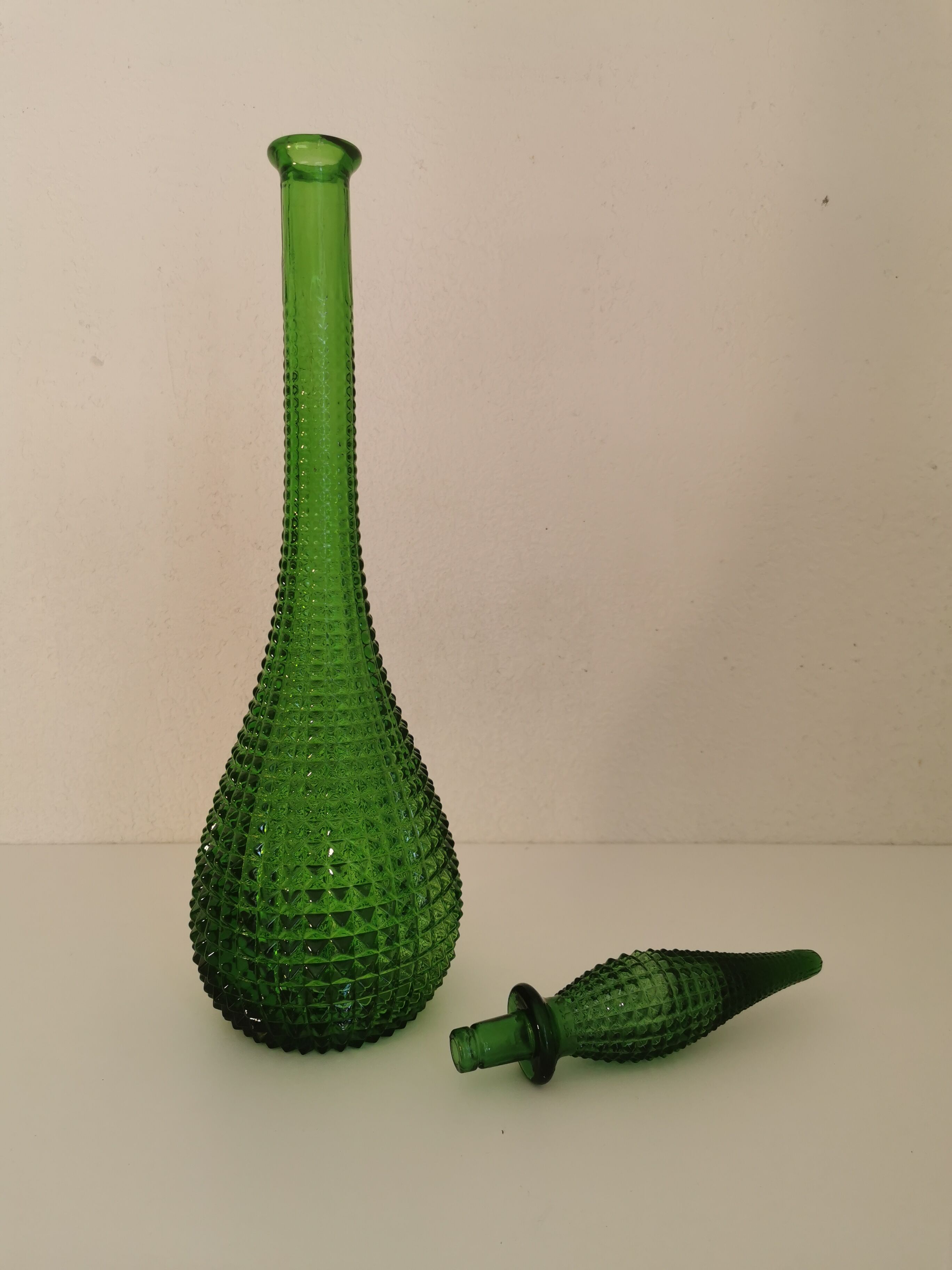 Green peg carafe