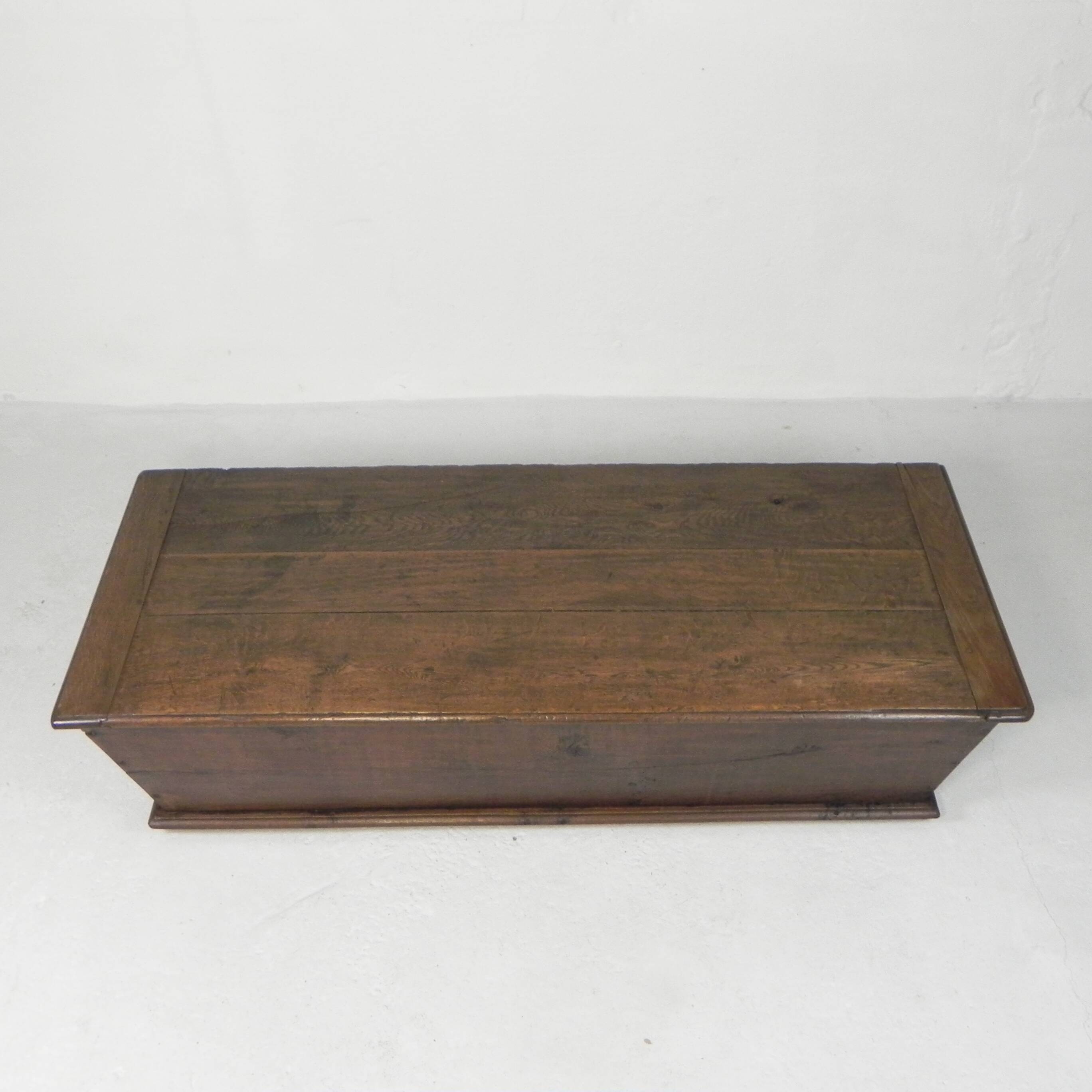 Ancien coffre en chêne, auge, coffre à couvertures XIXe siècle