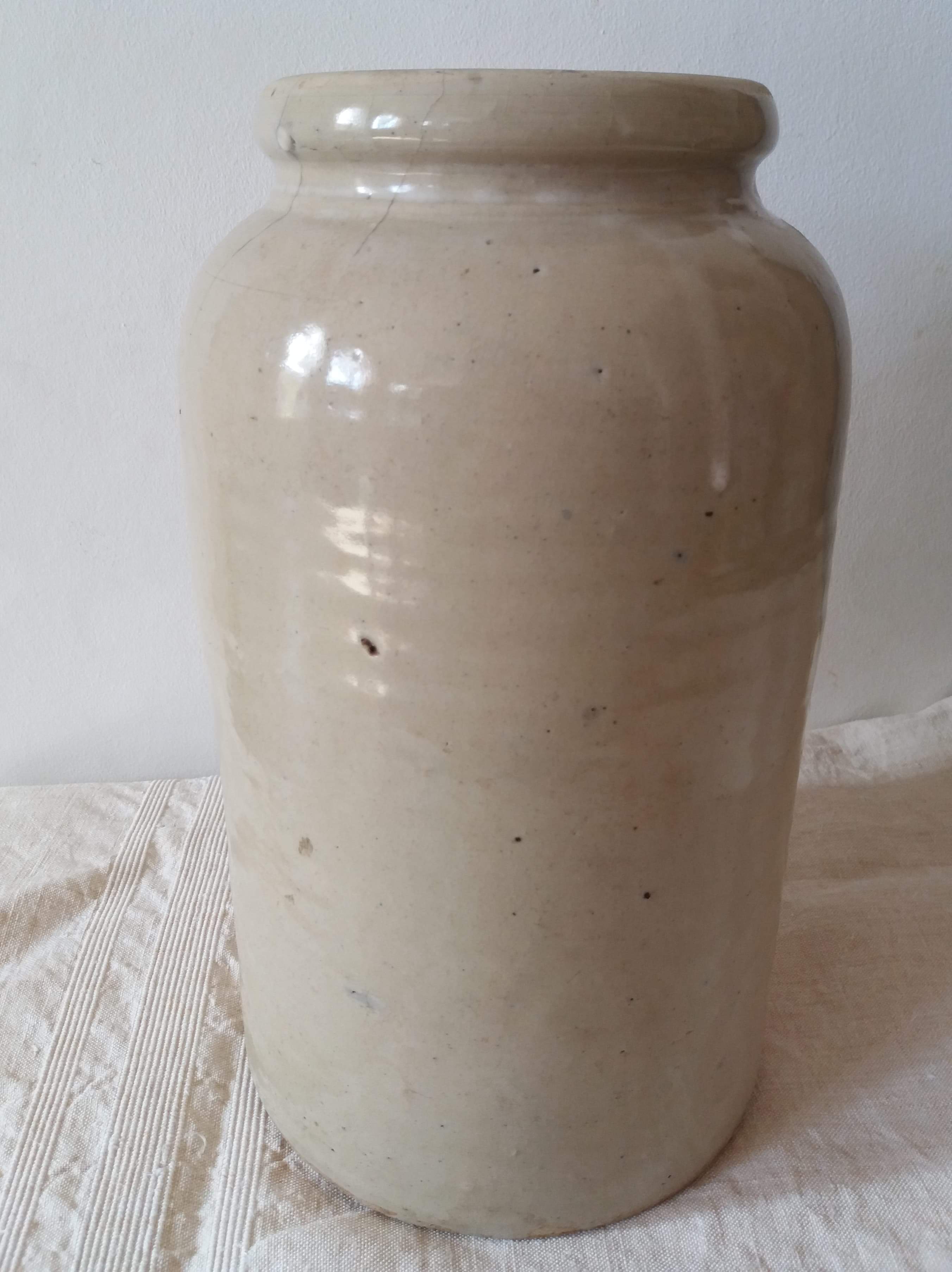 Canned pot in glazed sandstone