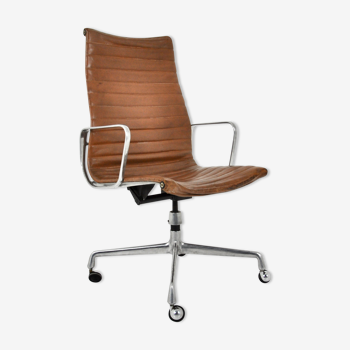 Office chair by Charles & Ray Eames for Herman Miller 1970S