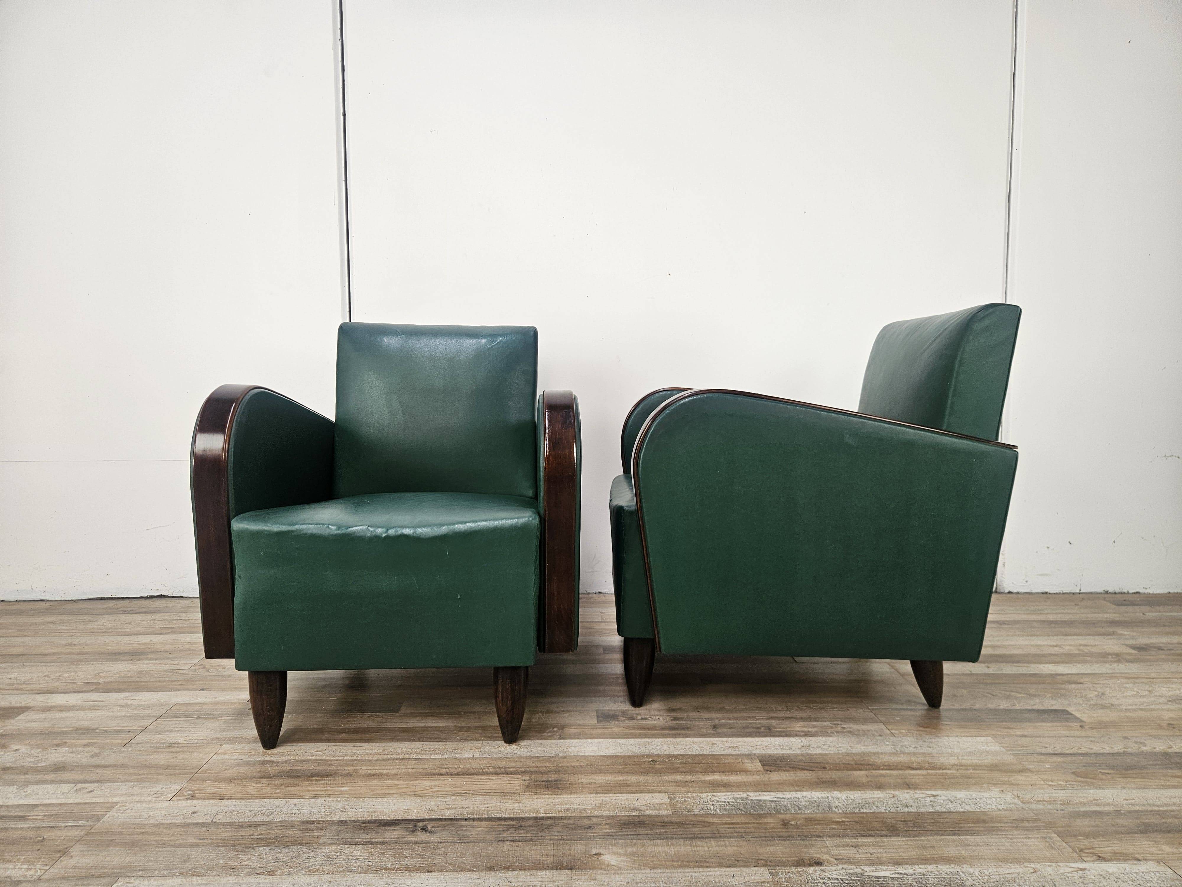 Pair of Art Decò armchairs in walnut and green leather, 1940