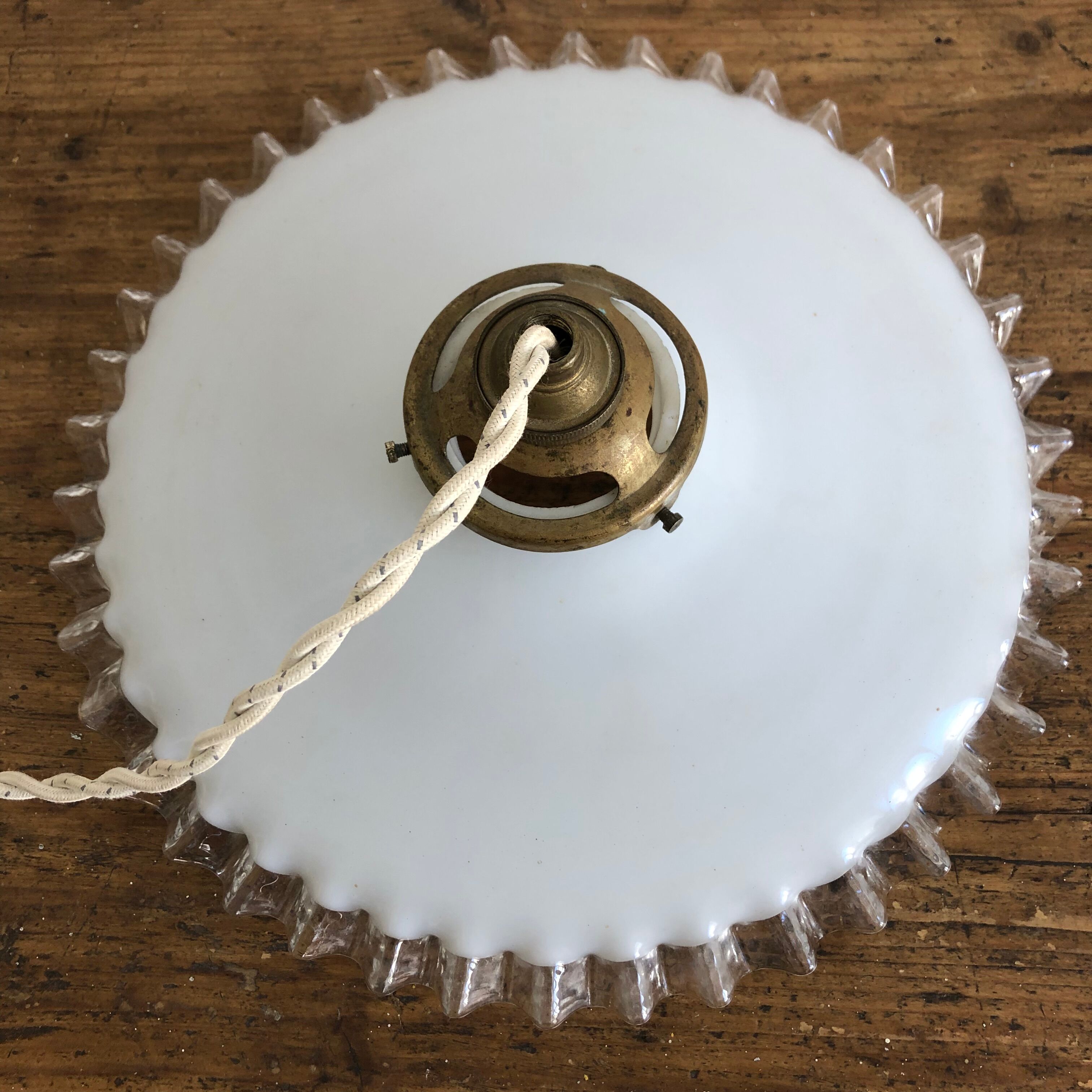Suspension opaline, éclairage vintage