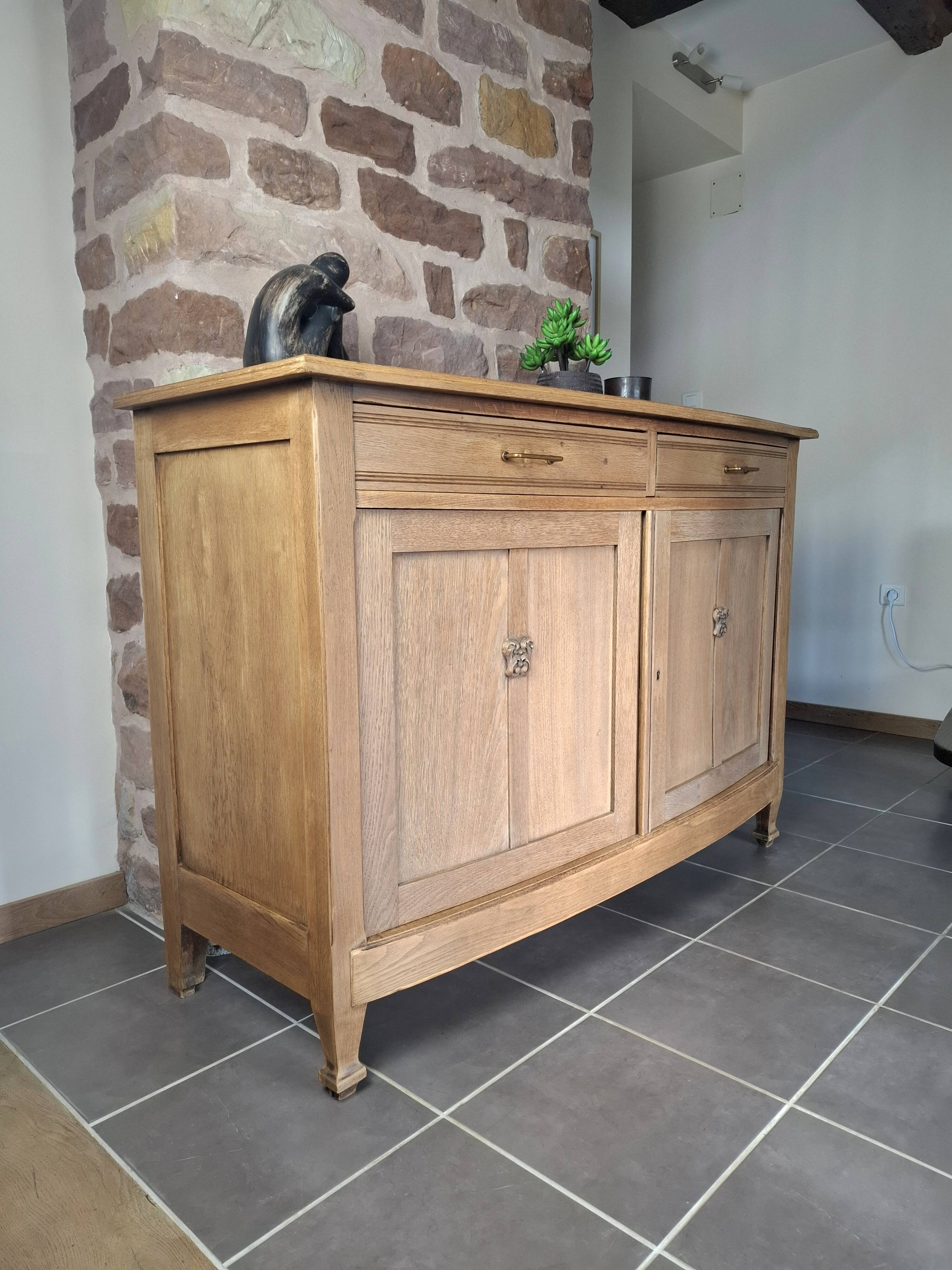 Justin, the understated and chic buffet in solid oak.