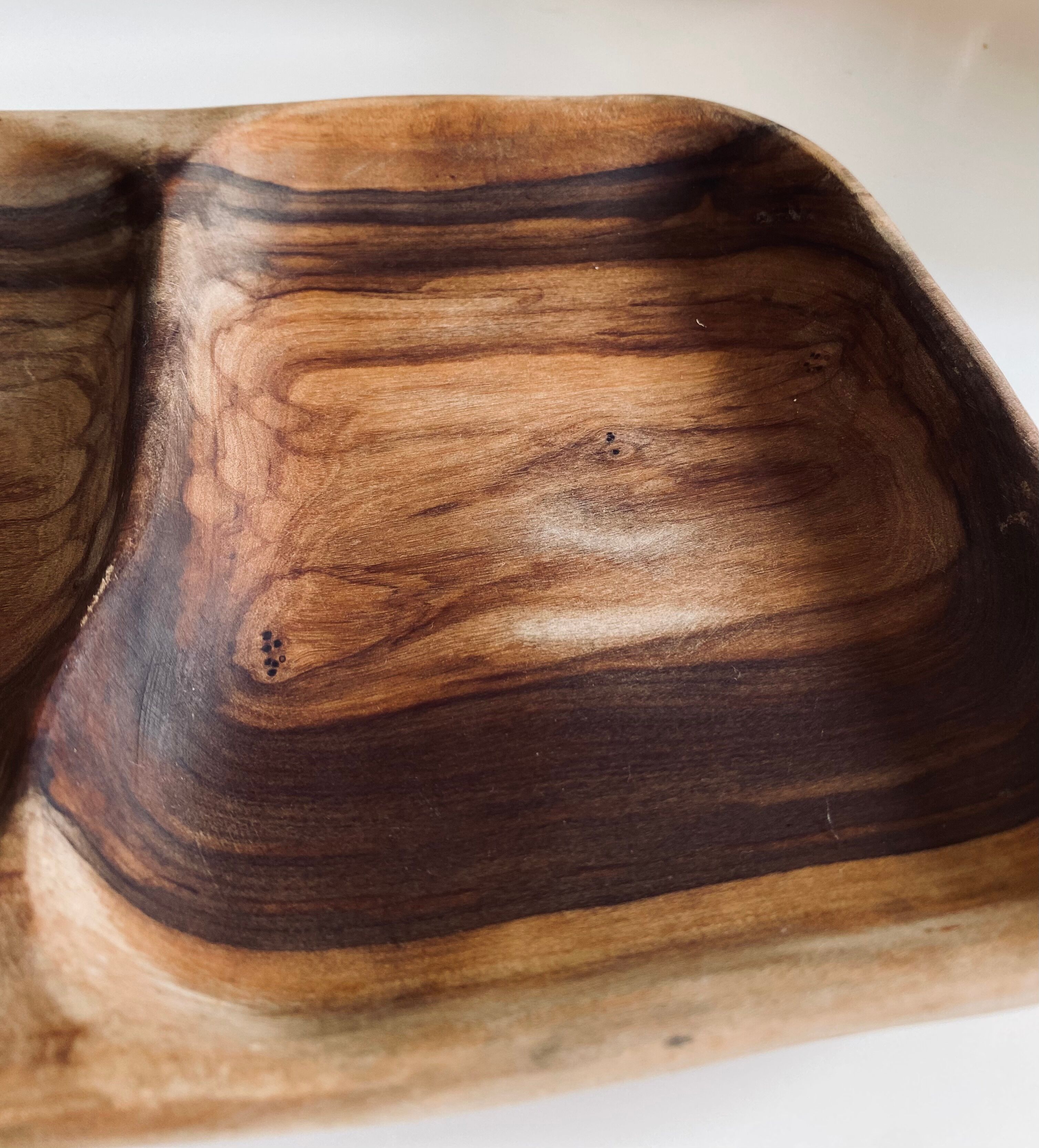 Plat en bois compartimenté