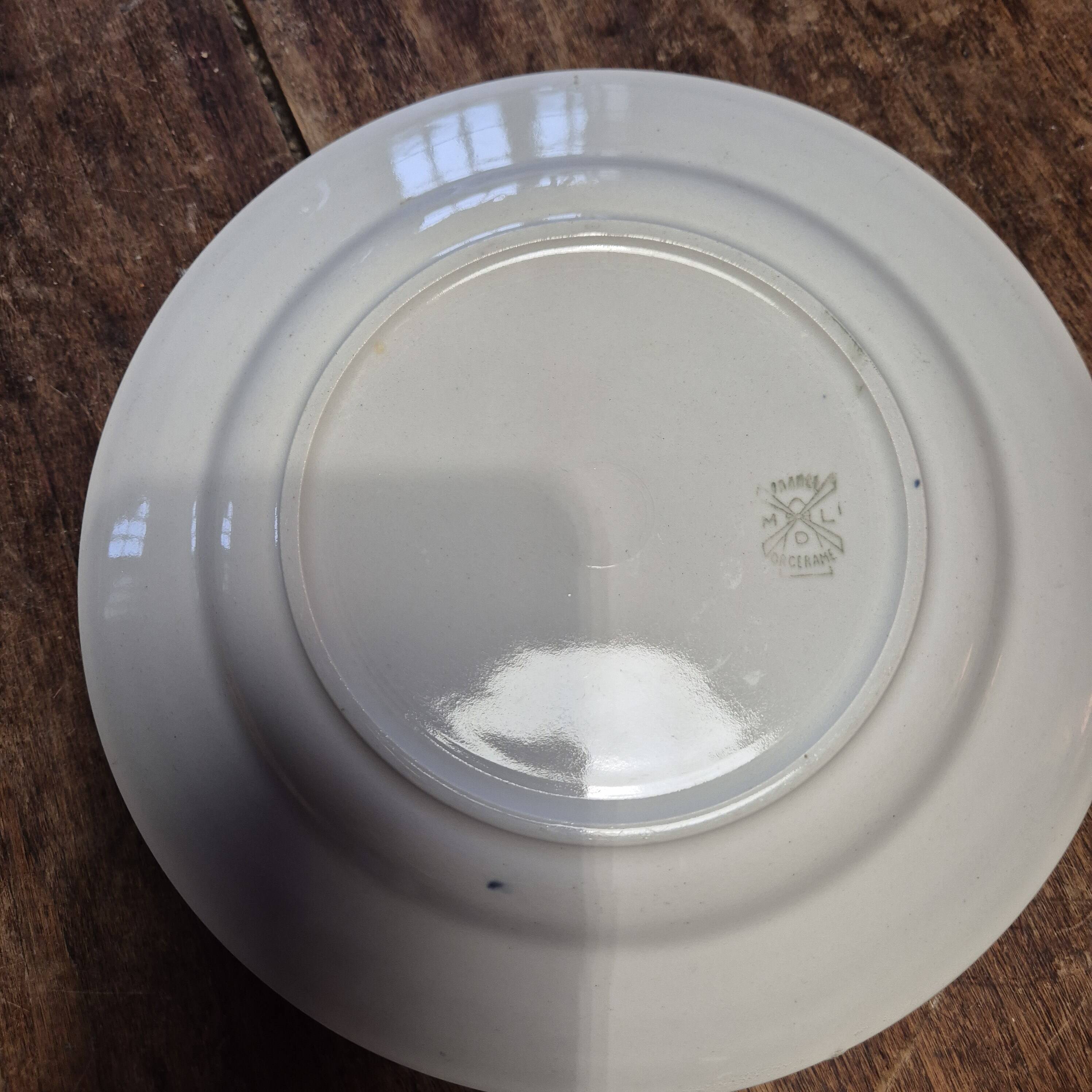flat plates Moulin des Loups Orcerame blue flowers