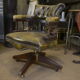 Fauteuil de bureau tournant en acajou et cuir capitonné , des années 1960