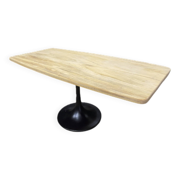 Samba solid wood table top and tulip base