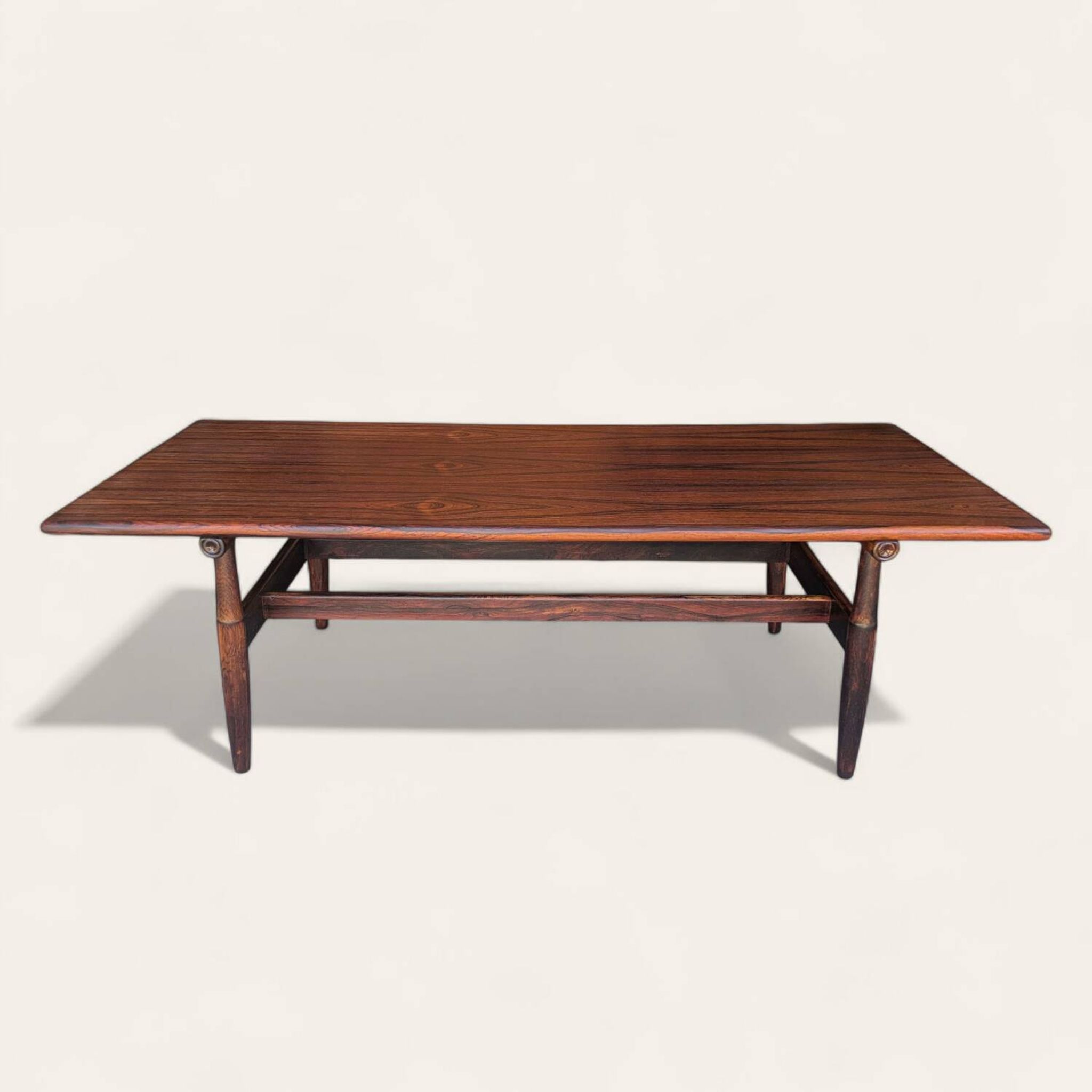 Table basse vintage en palissandre – style scandinave années 60