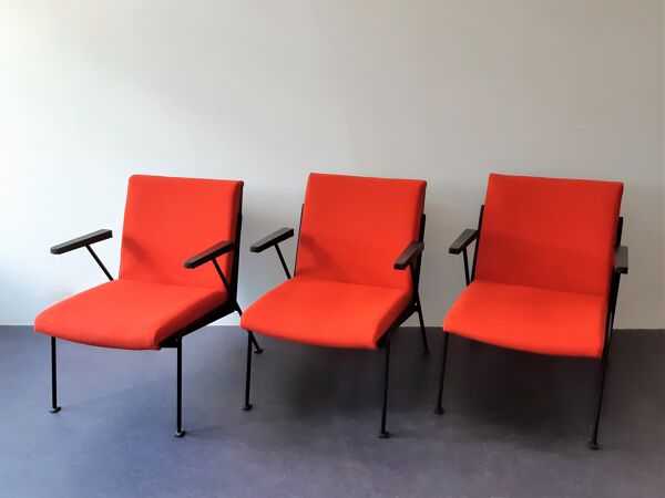 Chaise longue 'Oase' rouge avec accoudoirs de Wim Rietveld pour Ahrend de Cirkel, 3 disponibles