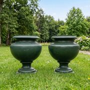 Pair of Medici vases in cast iron from the 19th century.
