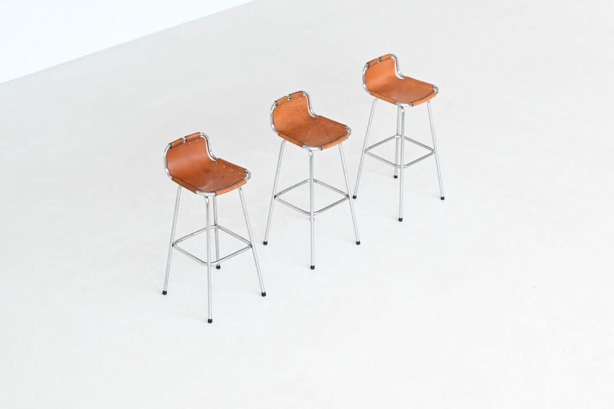 Tabourets de bar en cuir Charlotte Perriand Station de ski des Arcs France 1960