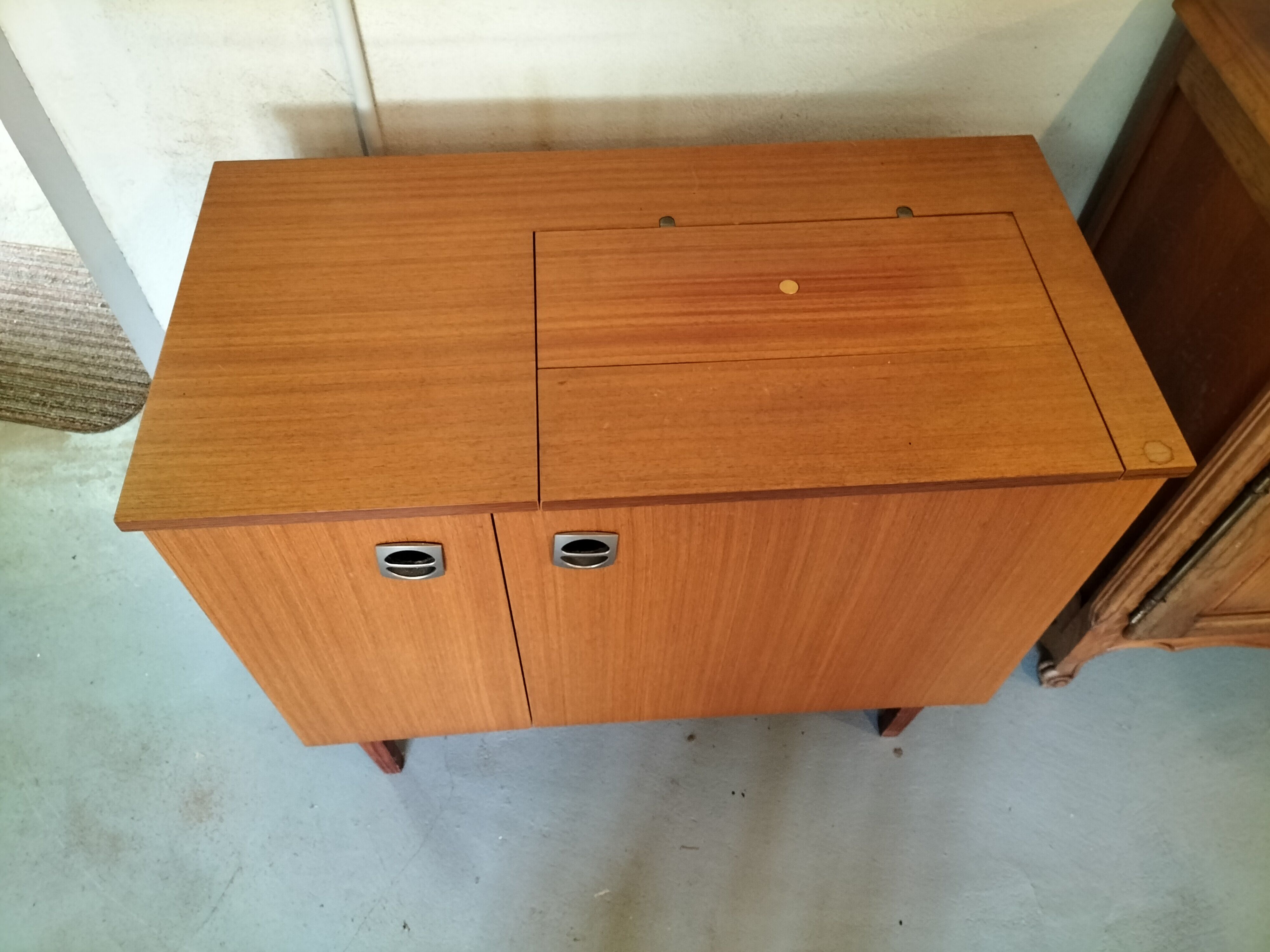 Meuble de machine à coudre