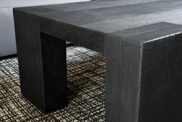 Table basse chêne massif finition bois brûlé — shou-sugi-ban