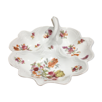 Service, servant to old aperitif in flowery porcelain