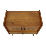 commode vintage à motif damier au design scandinave